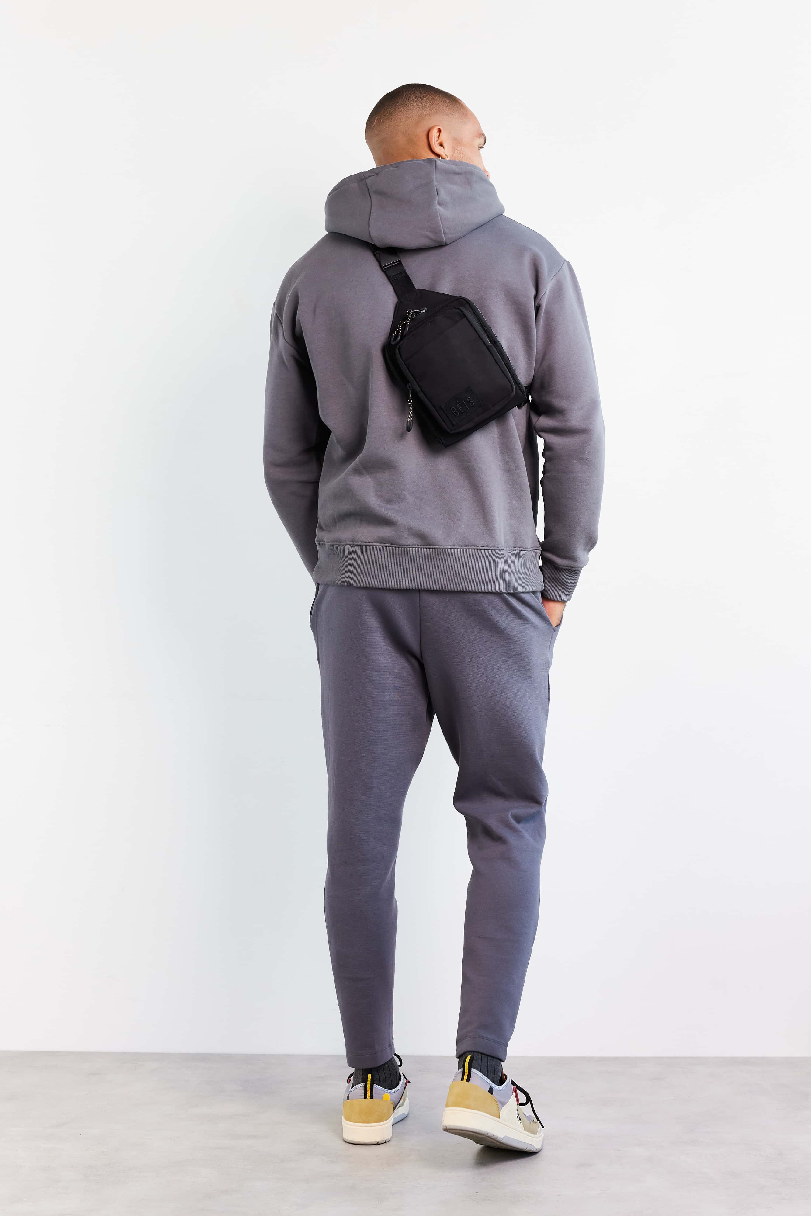 beis-the-sport-sling-sac-bandouli-re-noir-poche-gourde image 5