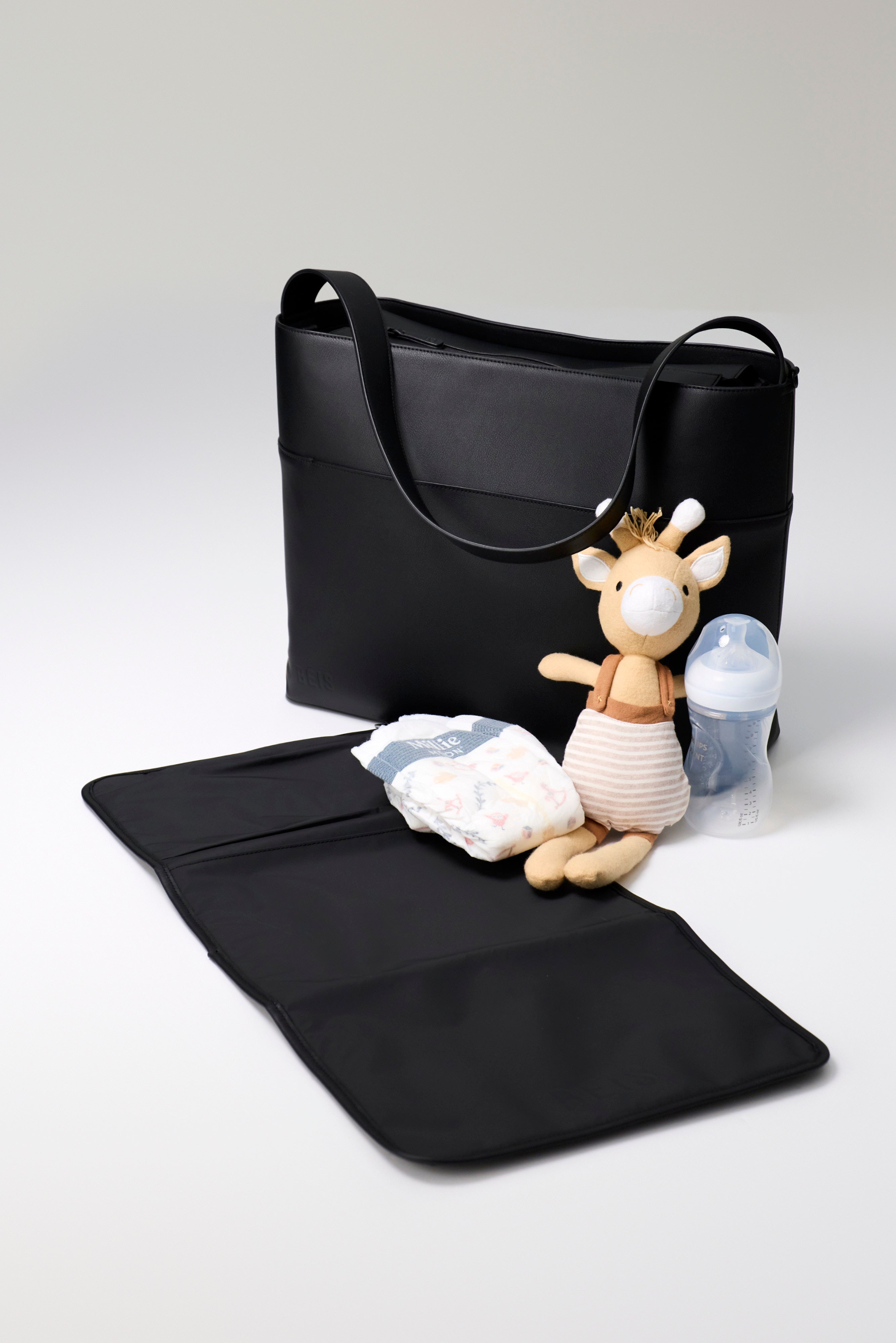 beis-diaper-tote-sac-langer-noir-cuir-vegan image 3