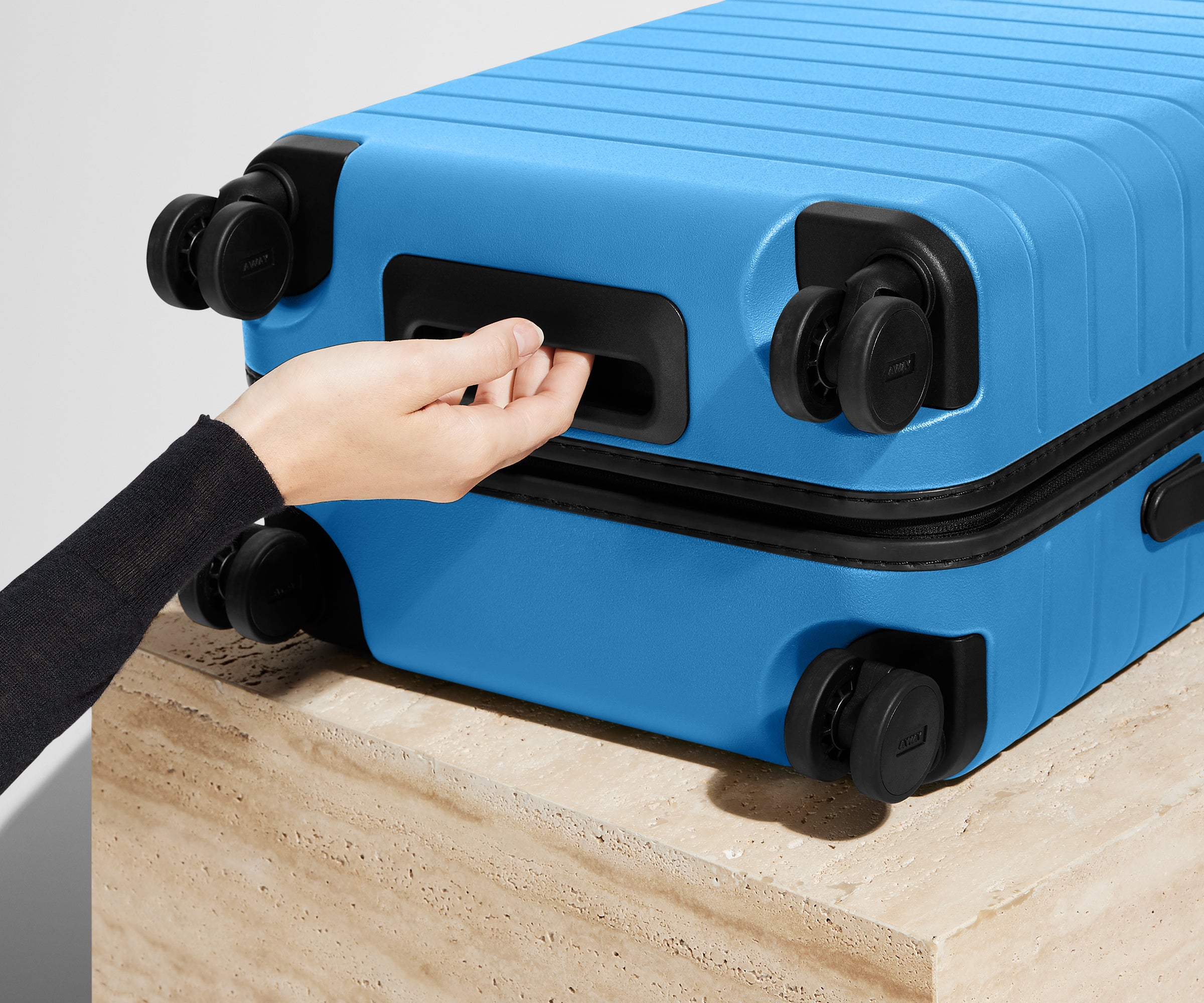 away-carry-on-bigger-valise-cabine-splash-blue-rigide image 4