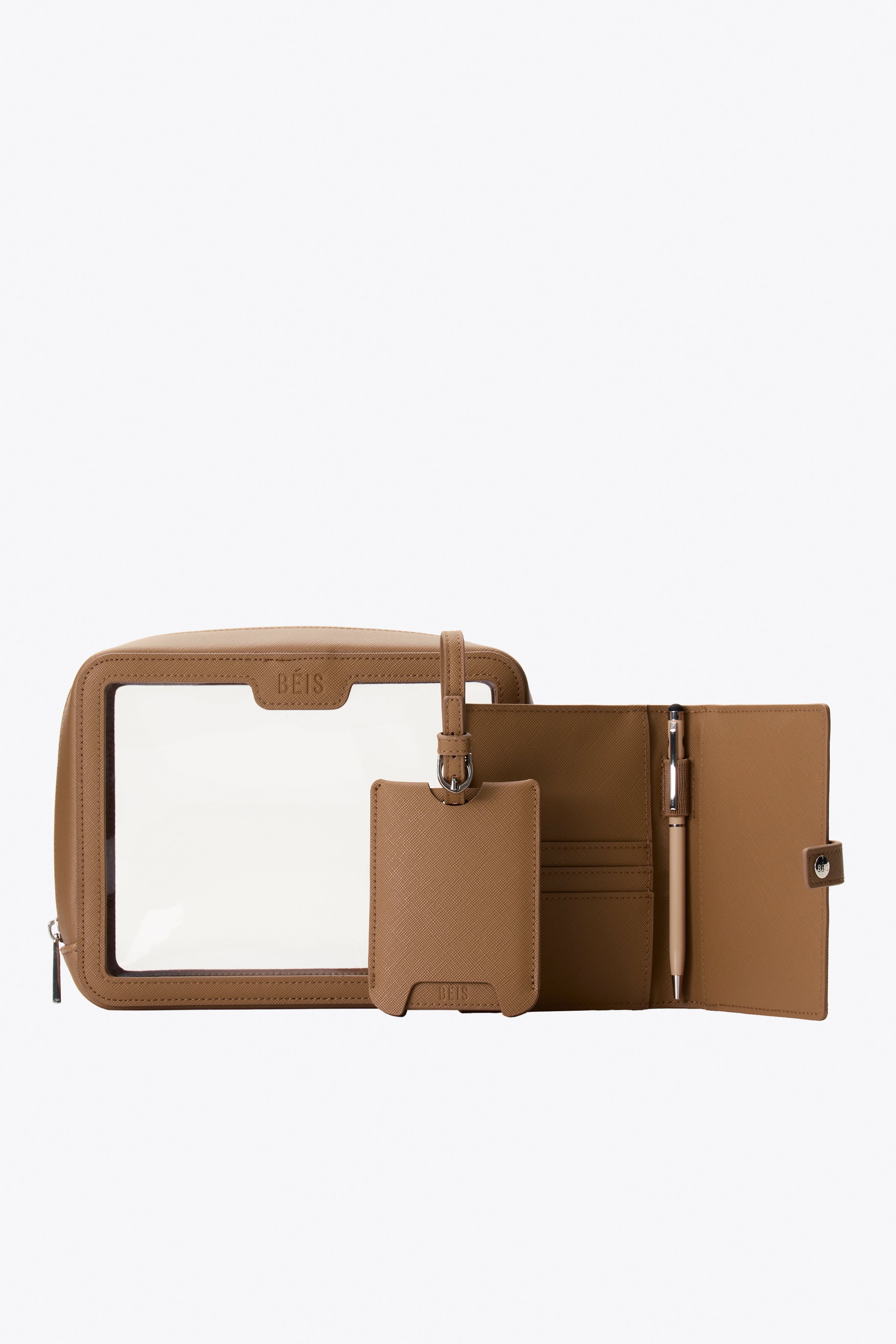 beis-accessories-prot-ge-passeport-tiquette-camel-airtag image 3
