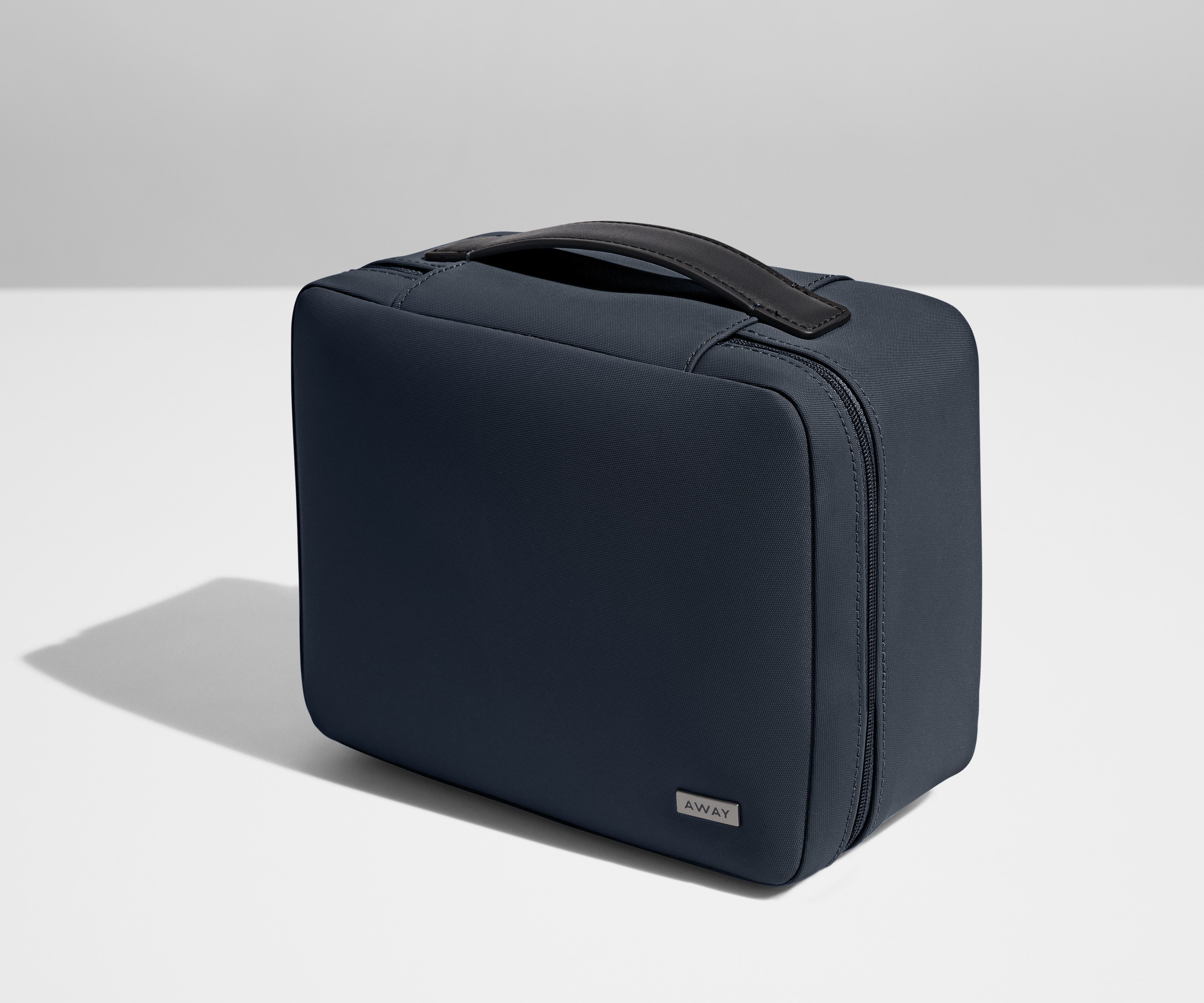 away-cosmetics-trousse-toilette-navy-blue image 2