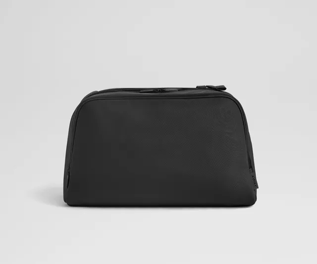 away-extra-large-trousse-de-toilette-jet-black-grand-flacon image 1