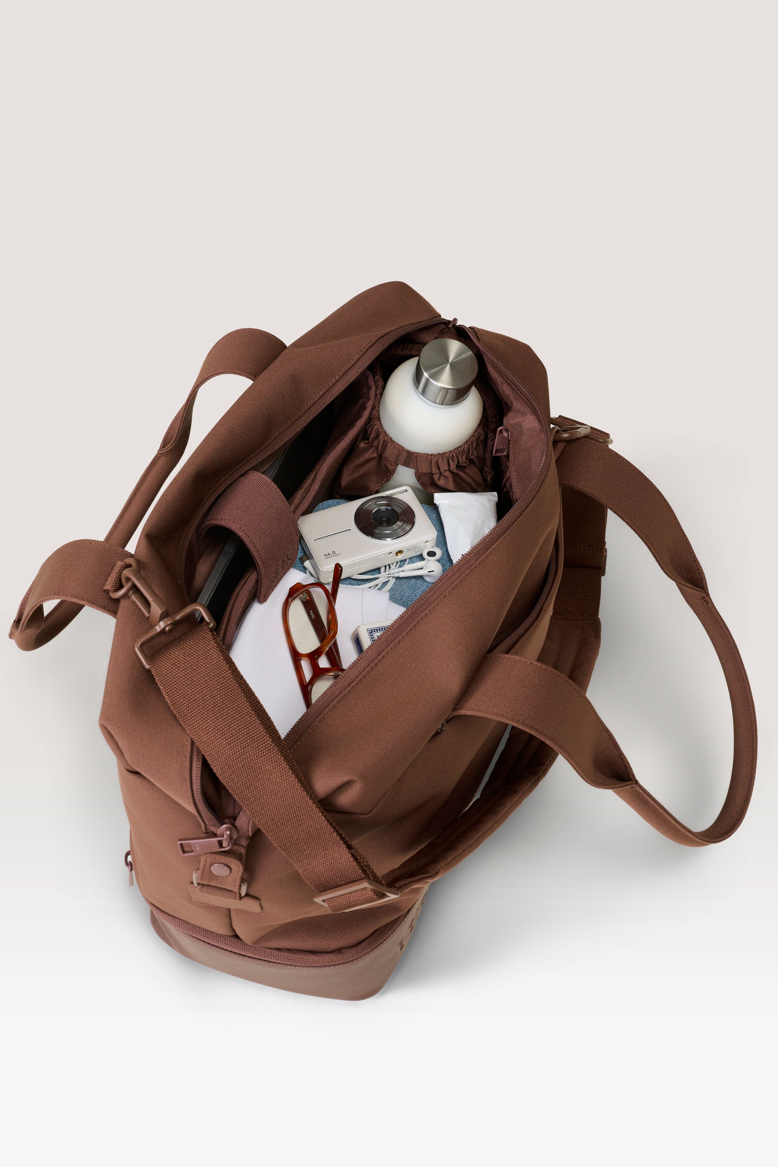 beis-mini-weekender-sac-week-end-marron-housse-ordinateur image 3