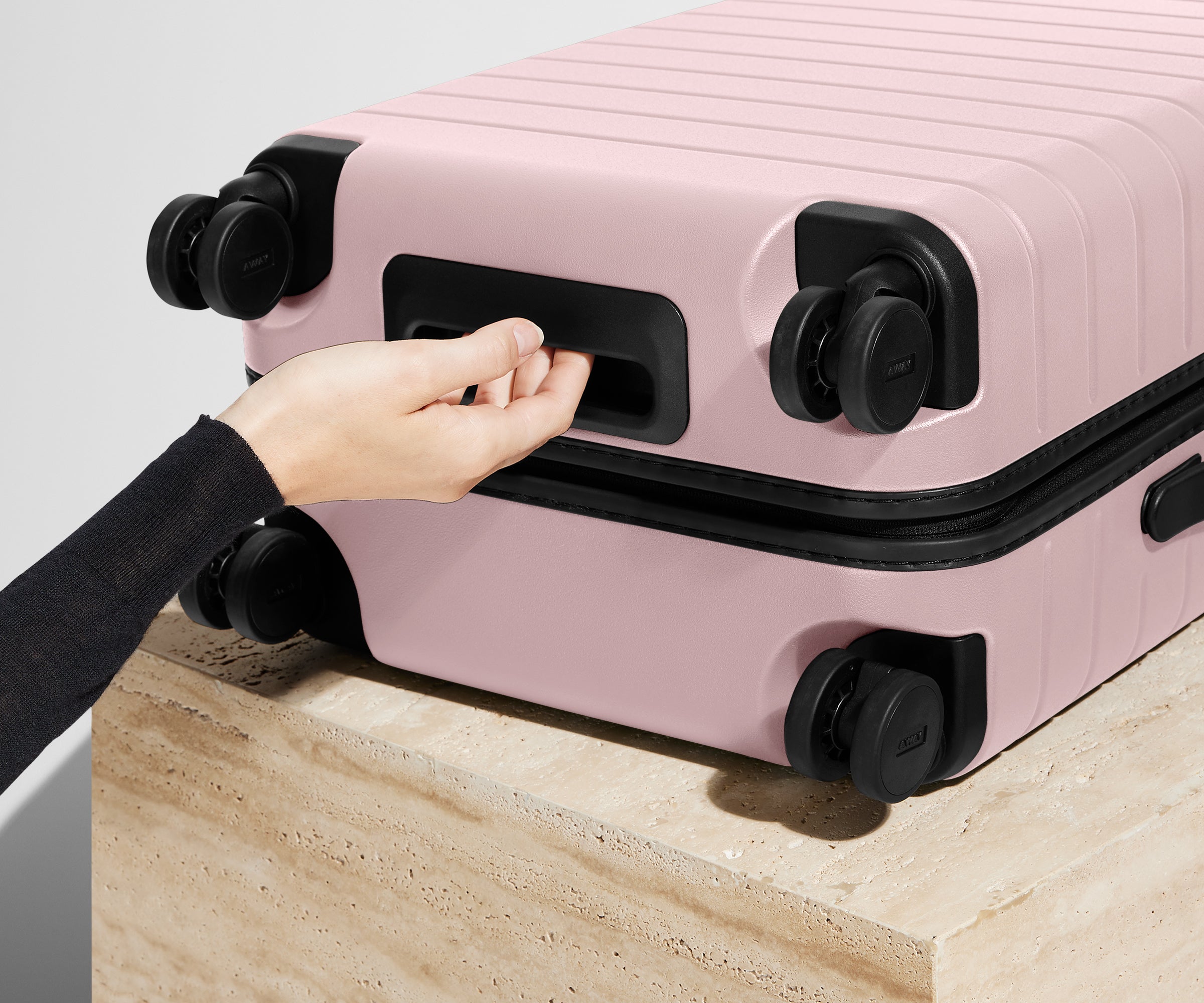 away-bigger-carry-on-valise-cabine-rose-blush-pink-rigide image 5