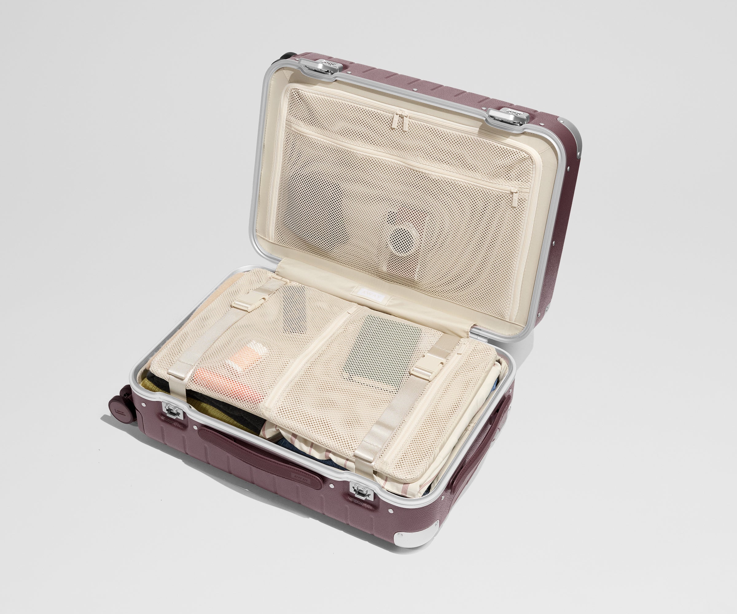 away-aluminum-edge-bigger-carry-on-valise-cabine-rouge-oxblood image 6