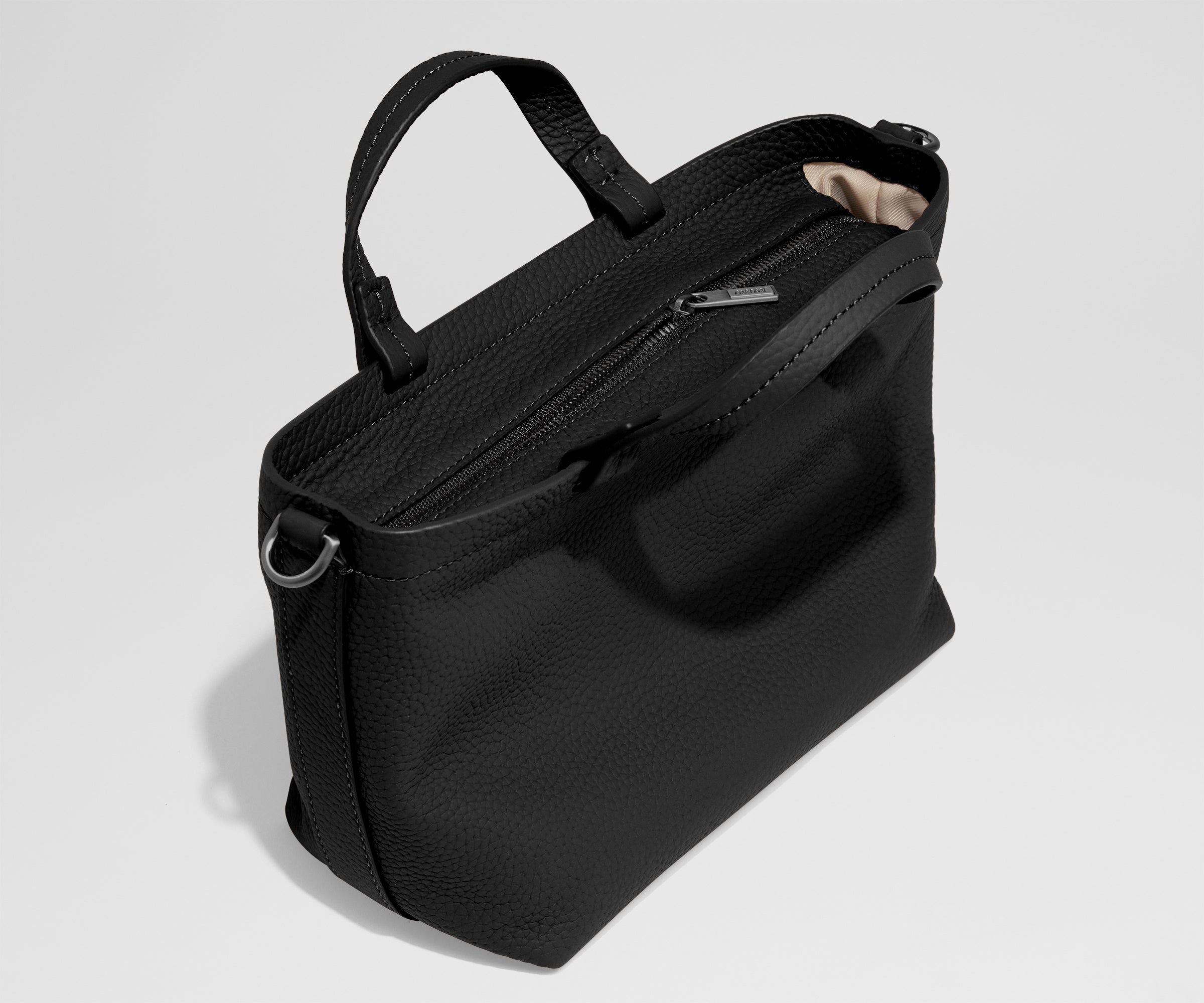 away-crossbody-leather-crossbody-sac-bandouli-re-jet-black-cuir image 4