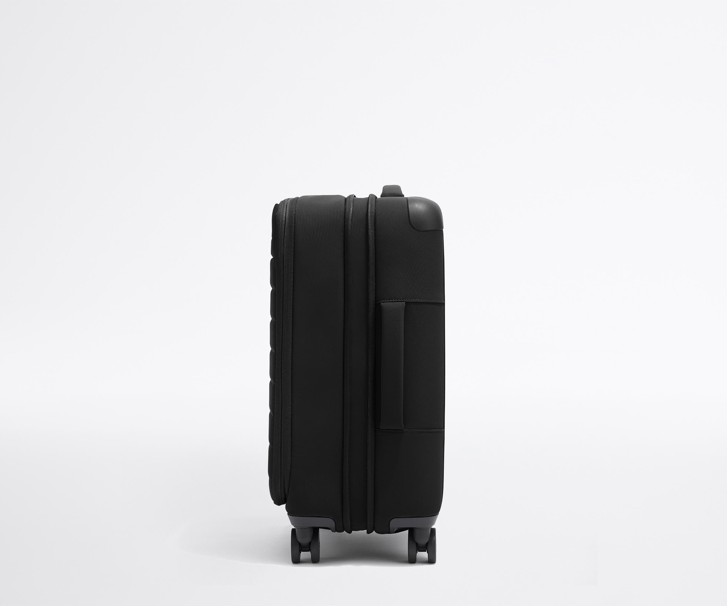 away-softside-carry-on-valise-cabine-jet-black-extensible image 3