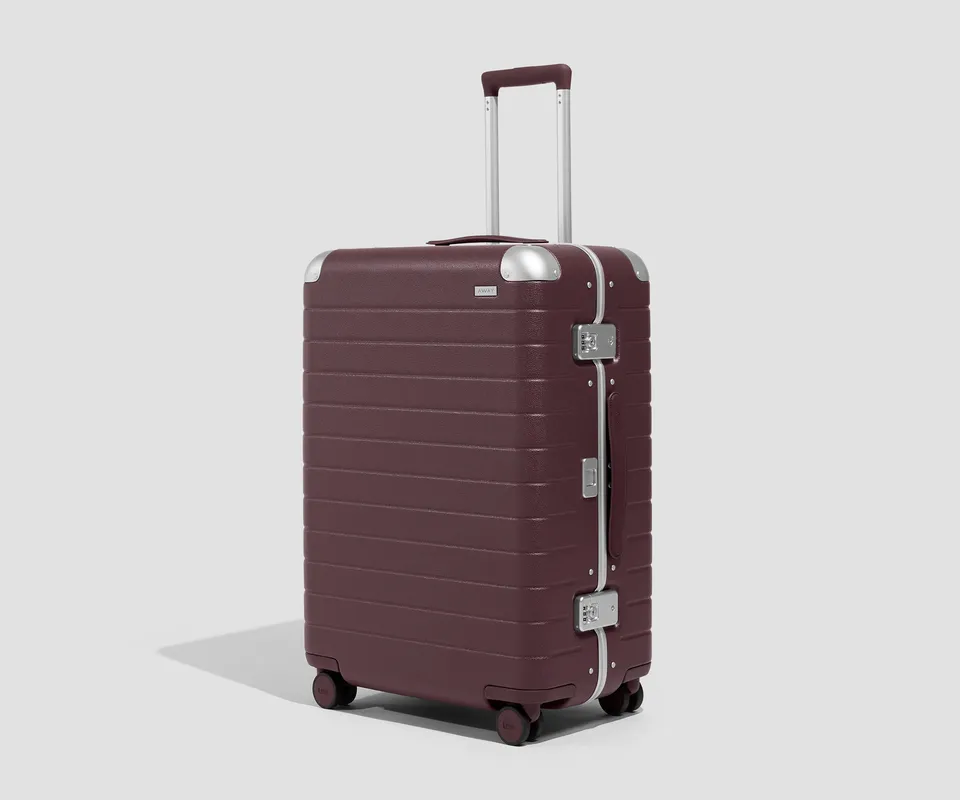 away-aluminum-edge-medium-valise-soute-oxblood-red-aluminium image 1
