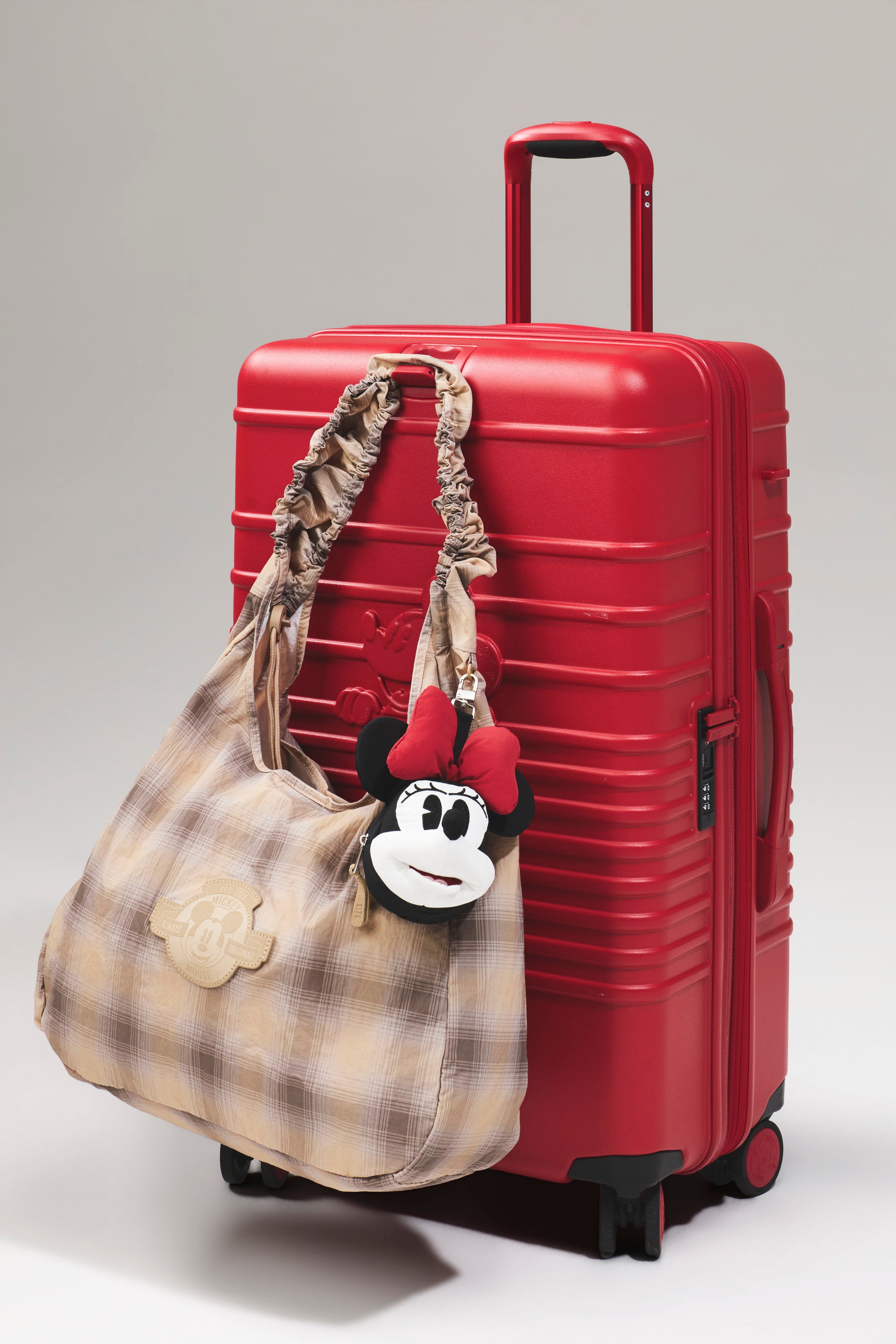 beis-minnie-mouse-charm-pouch-pochette-noire-disney image 4