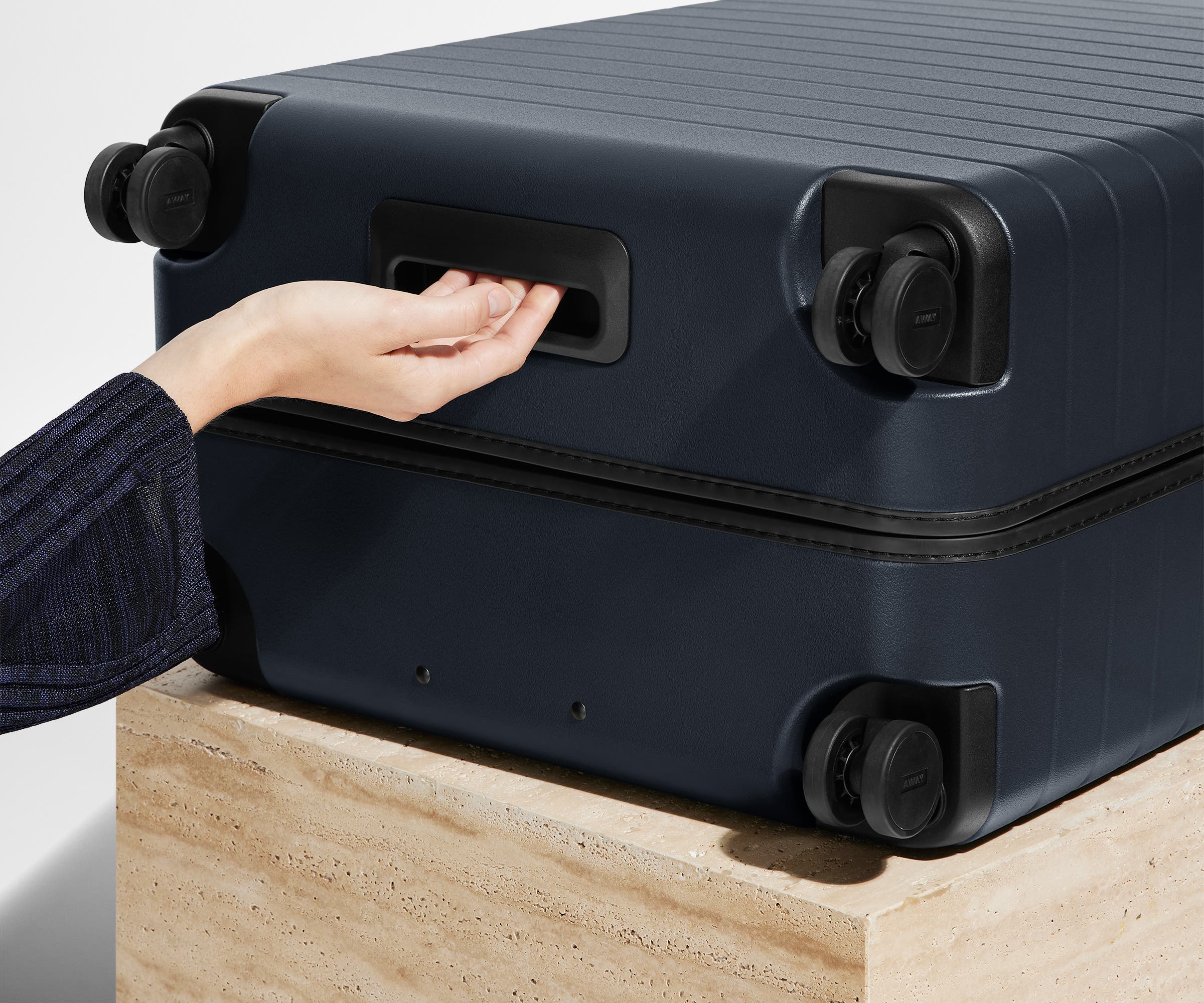 away-large-valise-soute-navy-blue-coque-rigide image 5