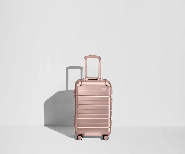 away-bigger-carry-on-valise-cabine-aluminium-rose-gold image 1