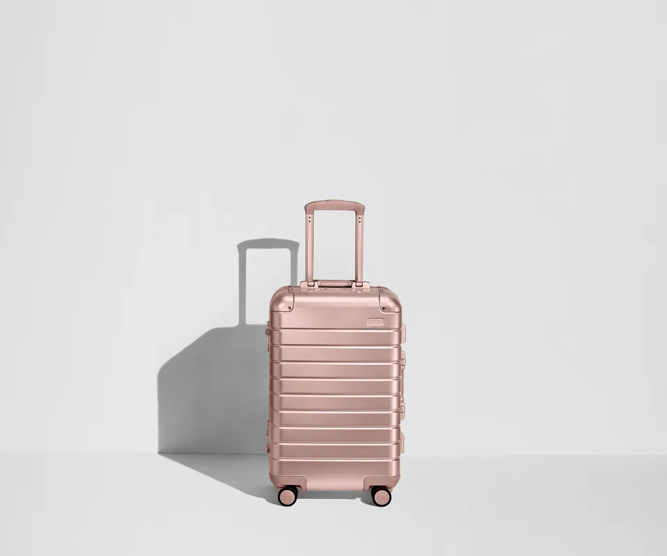away-bigger-carry-on-valise-cabine-aluminium-rose-gold image 1