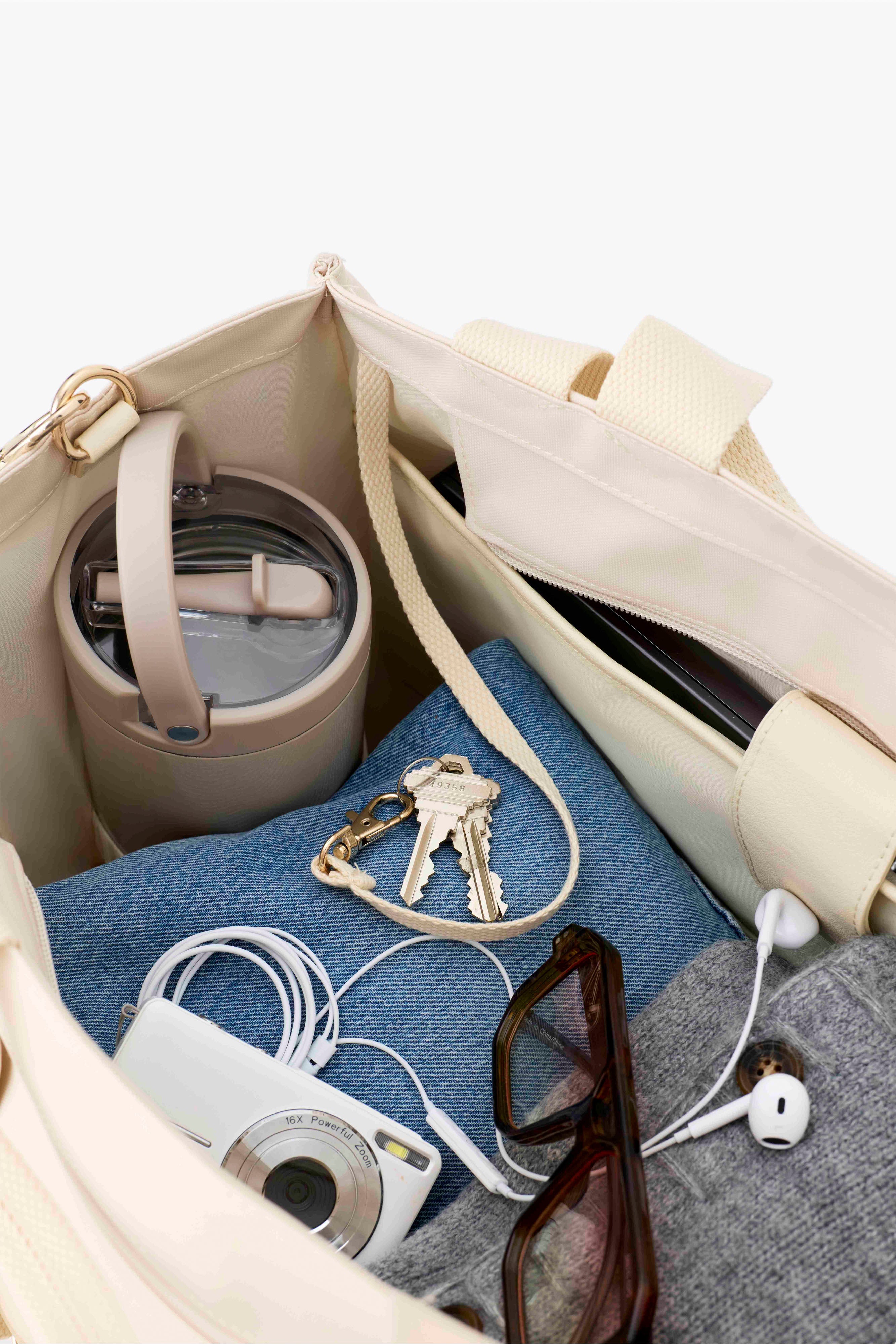 beis-east-to-west-beige-tote-bag-cabas-beige image 4