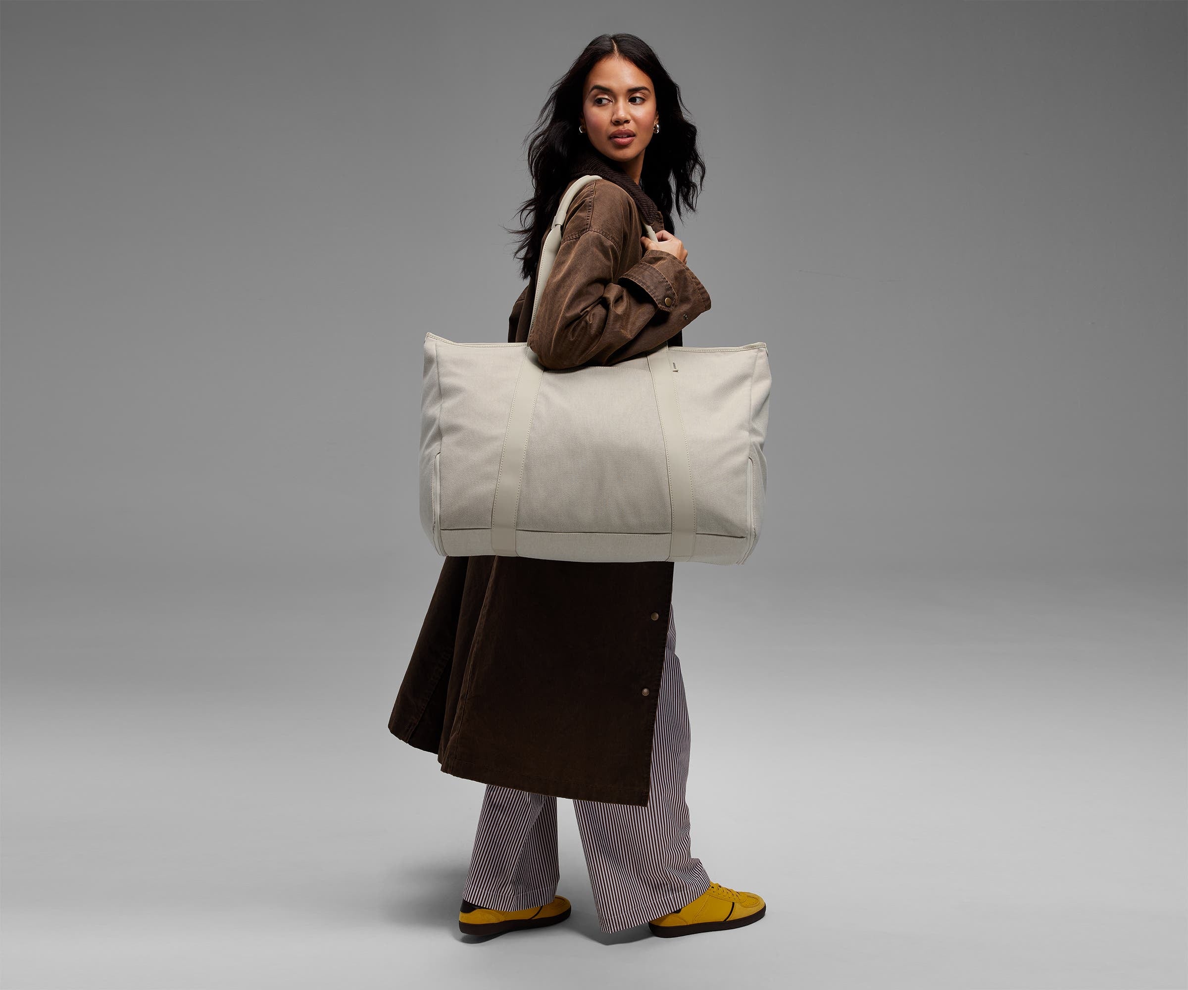 away-transit-canvas-tote-sac-tote-tan-16-pouces-porte-chaussures image 2