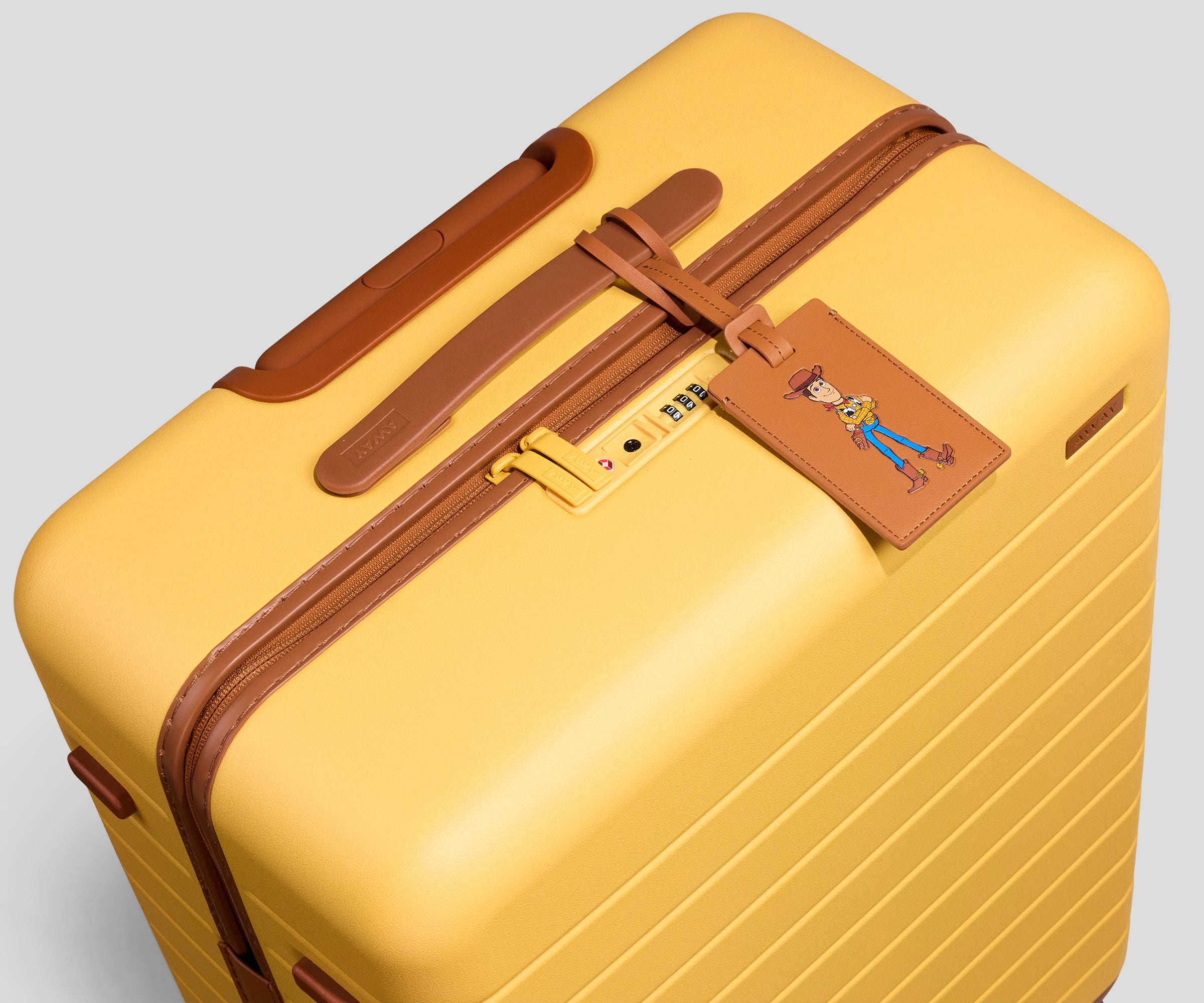 away-medium-valise-soute-woody-yellow-toy-story image 7