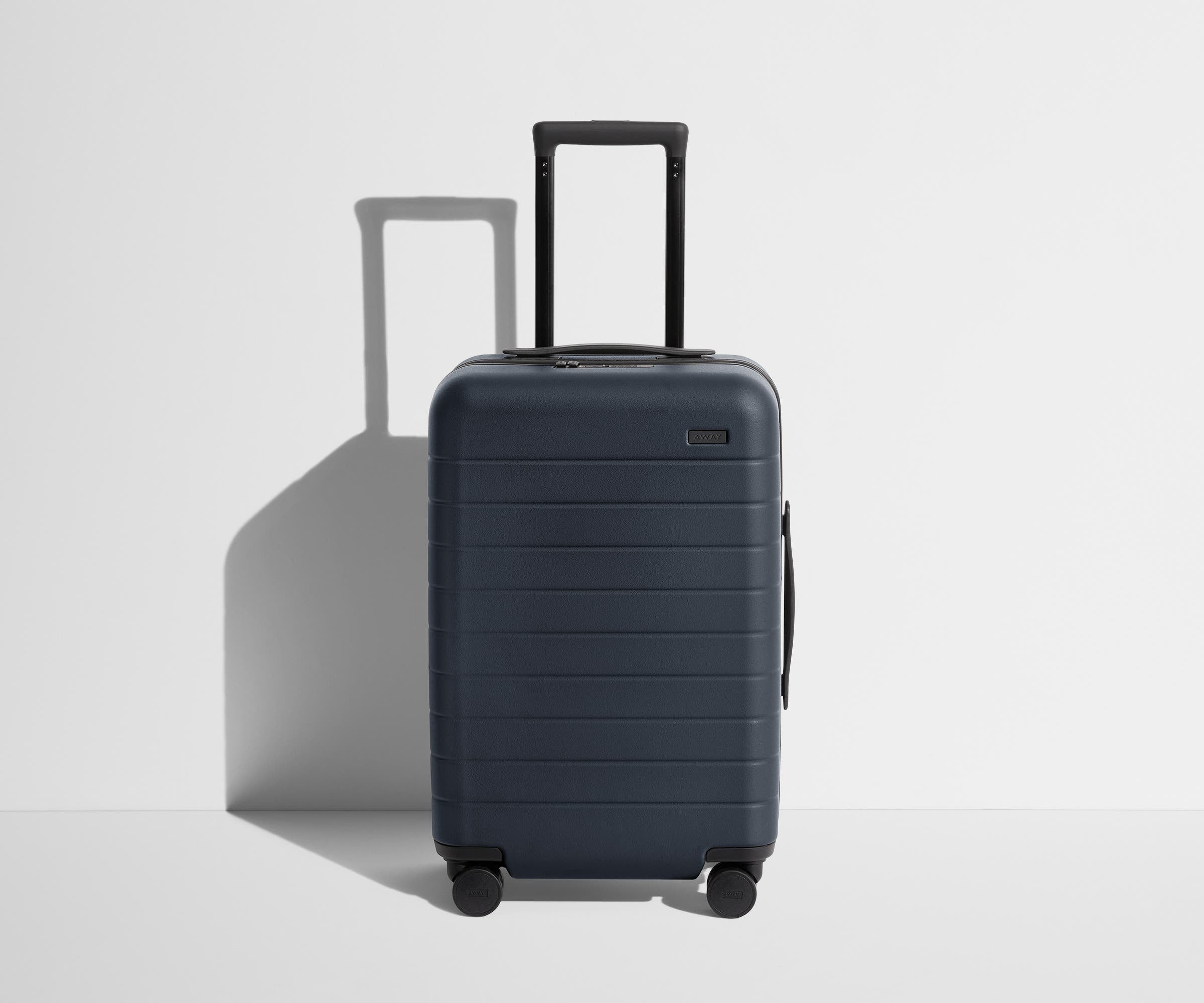 away-the-carry-on-valise-cabine-bleu-marine-rigide-compression image 1