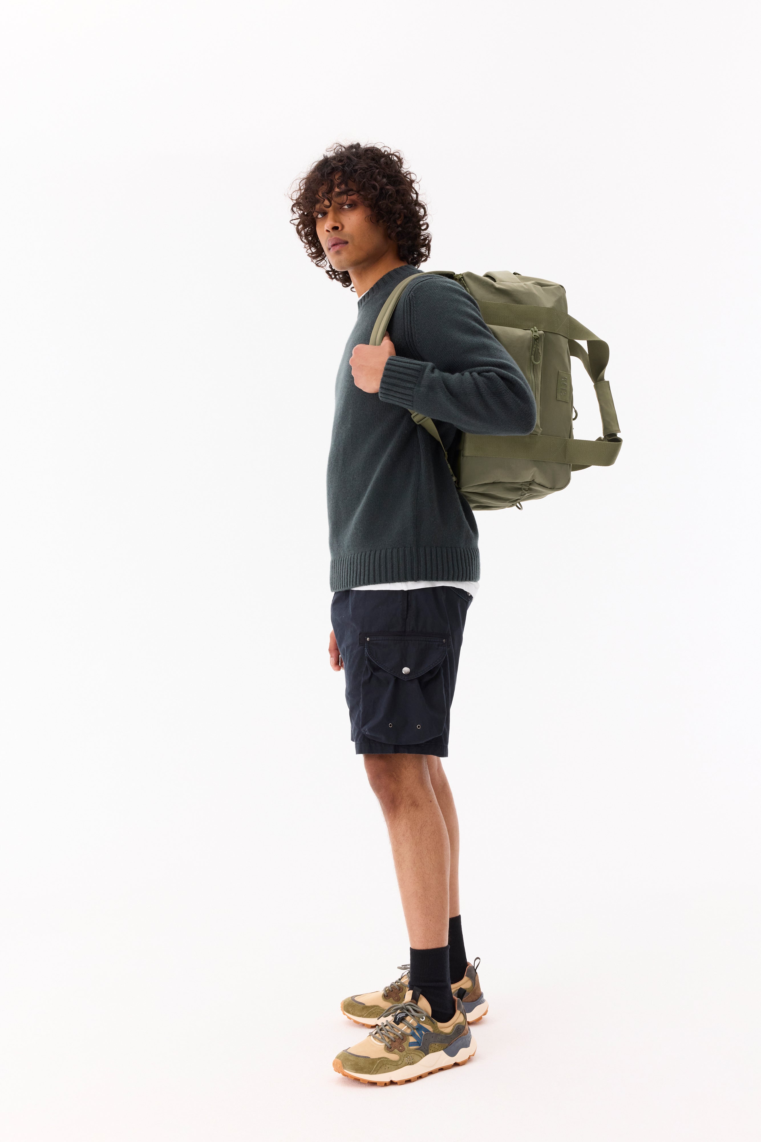 beis-the-sport-duffle-backpack-sac-sport-olive-vert-cabine image 4
