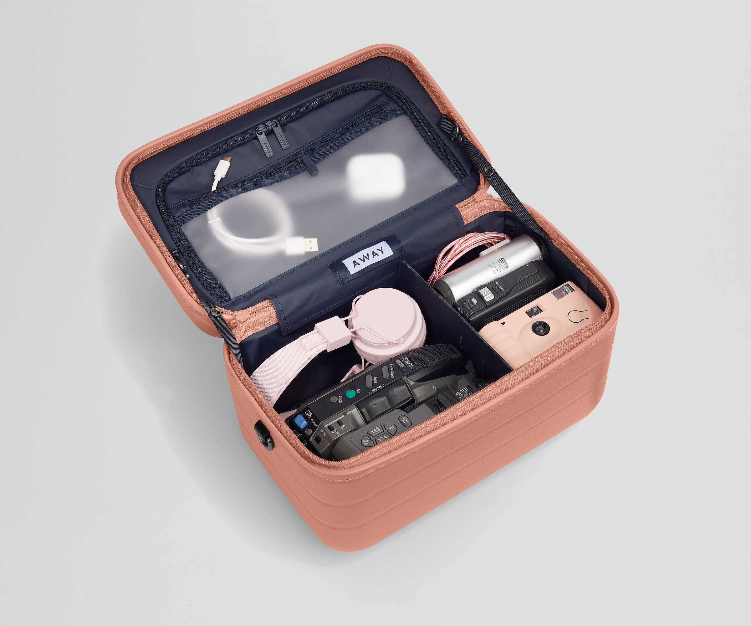away-the-train-case-trousse-de-toilette-clay-pink-rigide image 5