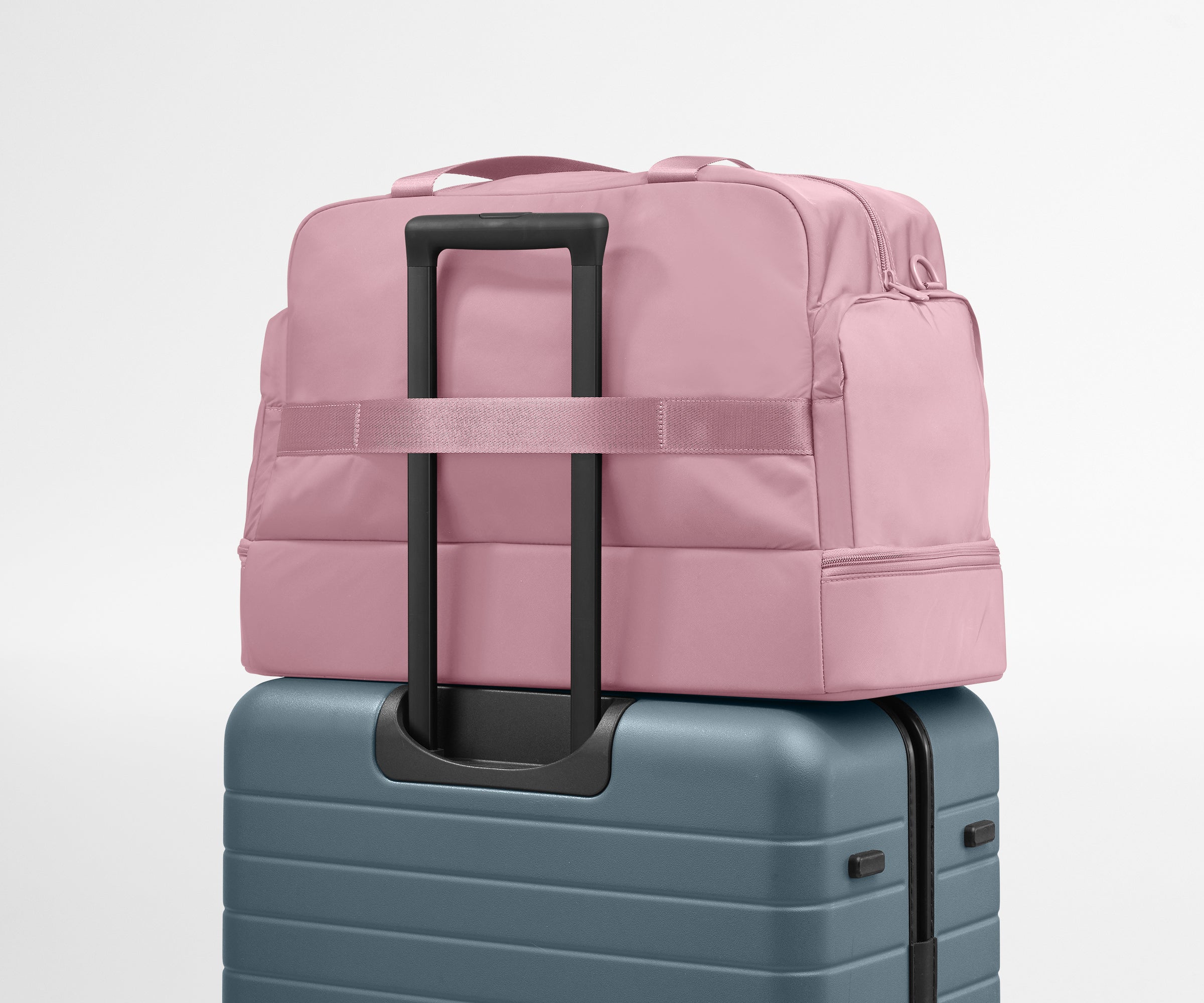 away-featherlight-weekender-sac-voyage-glacial-pink-44l image 7