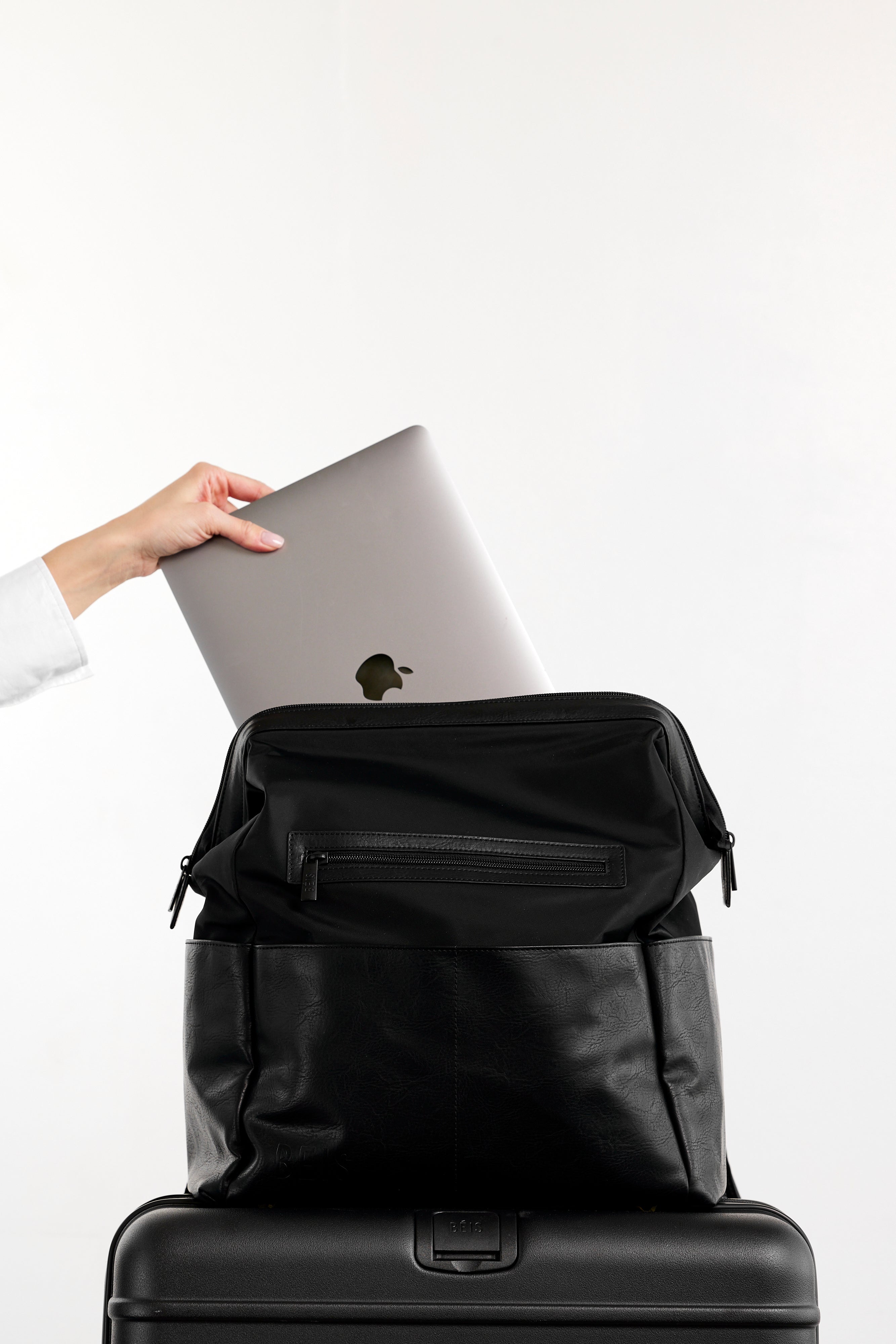 beis-the-backpack-sac-dos-langer-noir-avec-matelas image 6