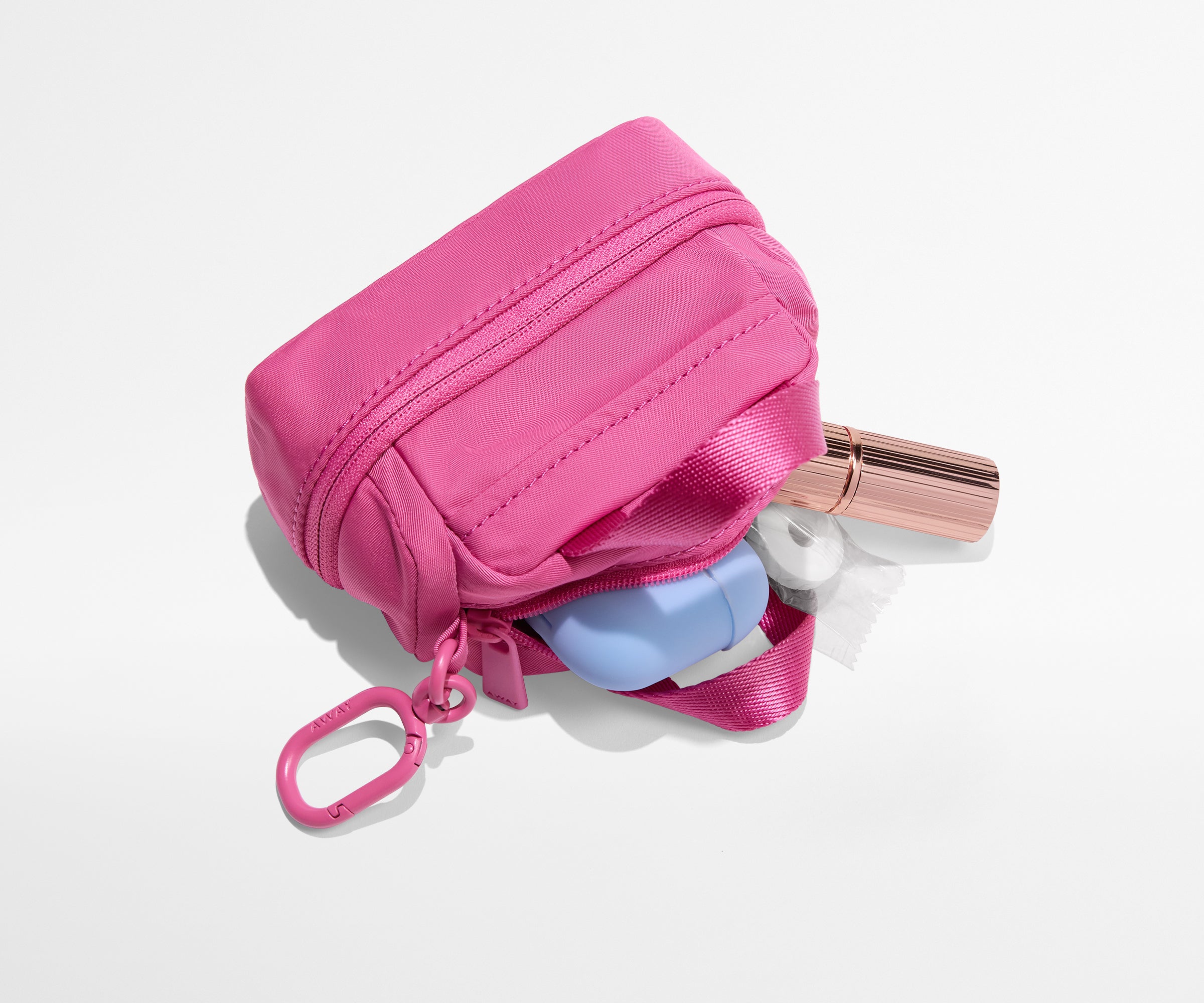 away-micro-weekender-charm-breloque-sac-rose-pochette-zip image 2