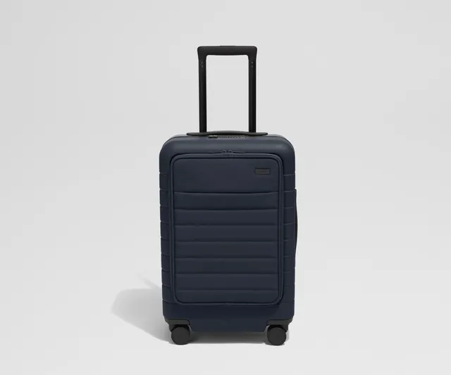 away-executive-carry-on-valise-cabine-bleu-marine-laptop image 1