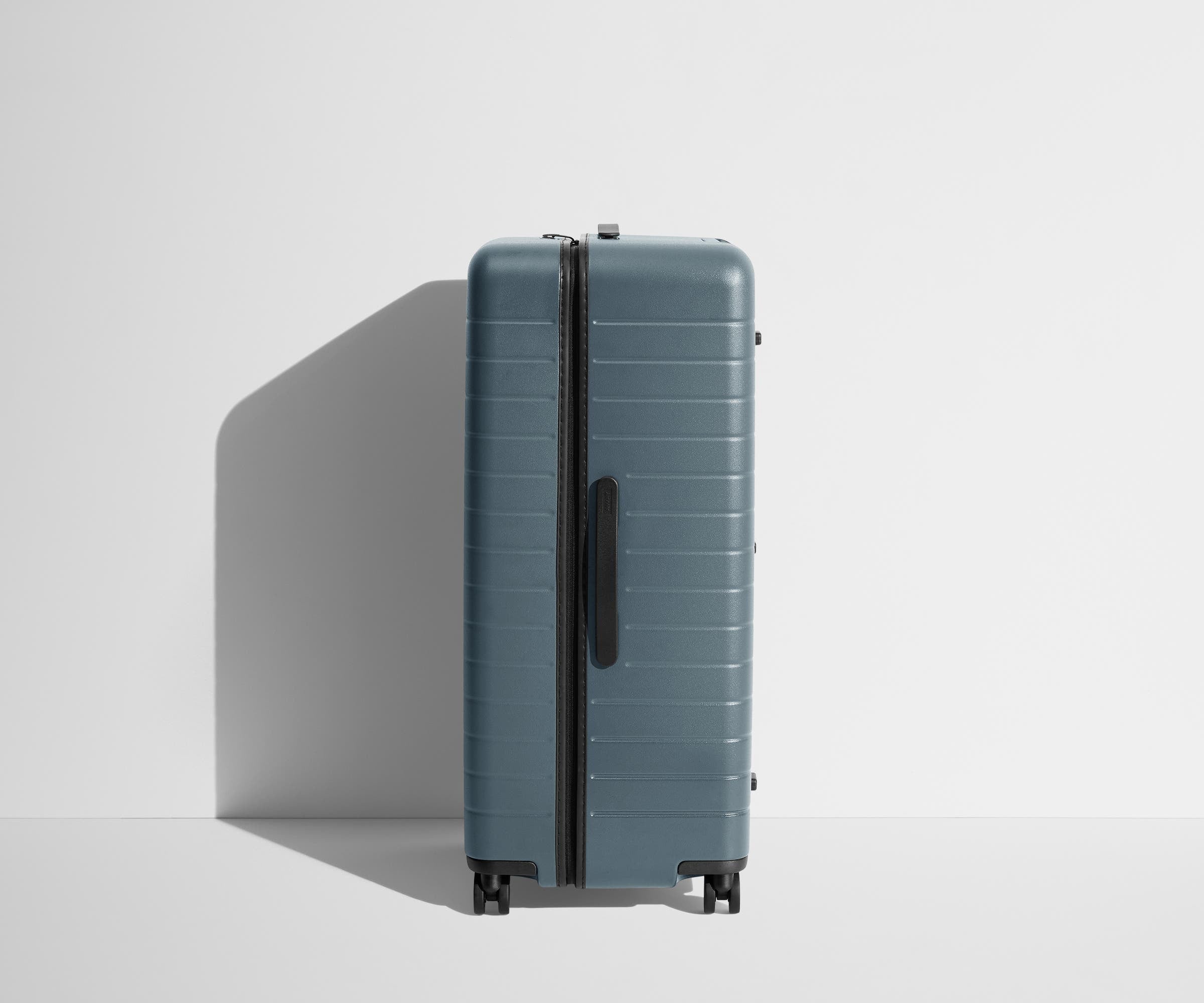 away-trunk-valise-soute-coast-blue-rigide-grand-volume image 3