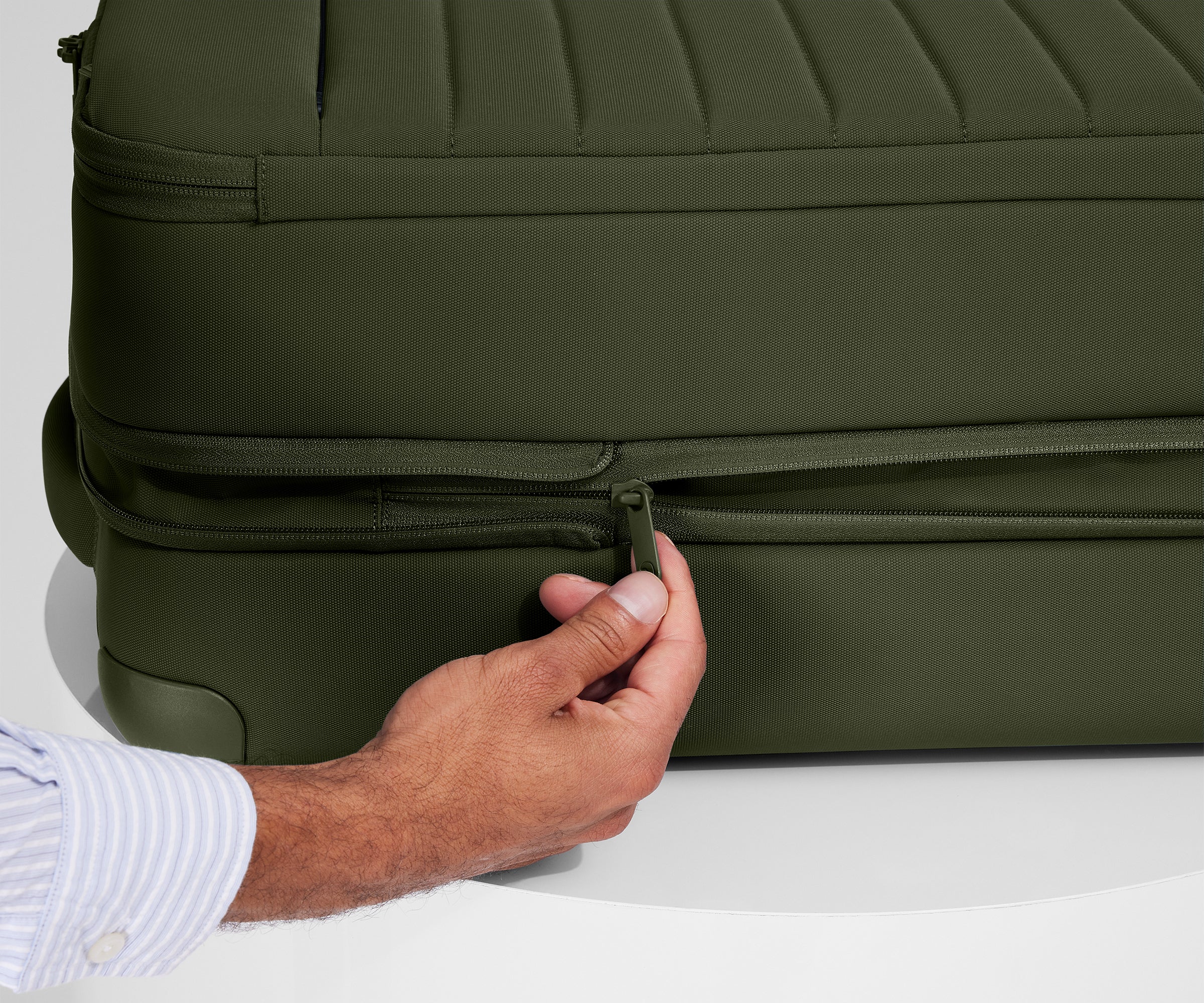 away-checked-softside-large-valise-soute-vert-olive image 5
