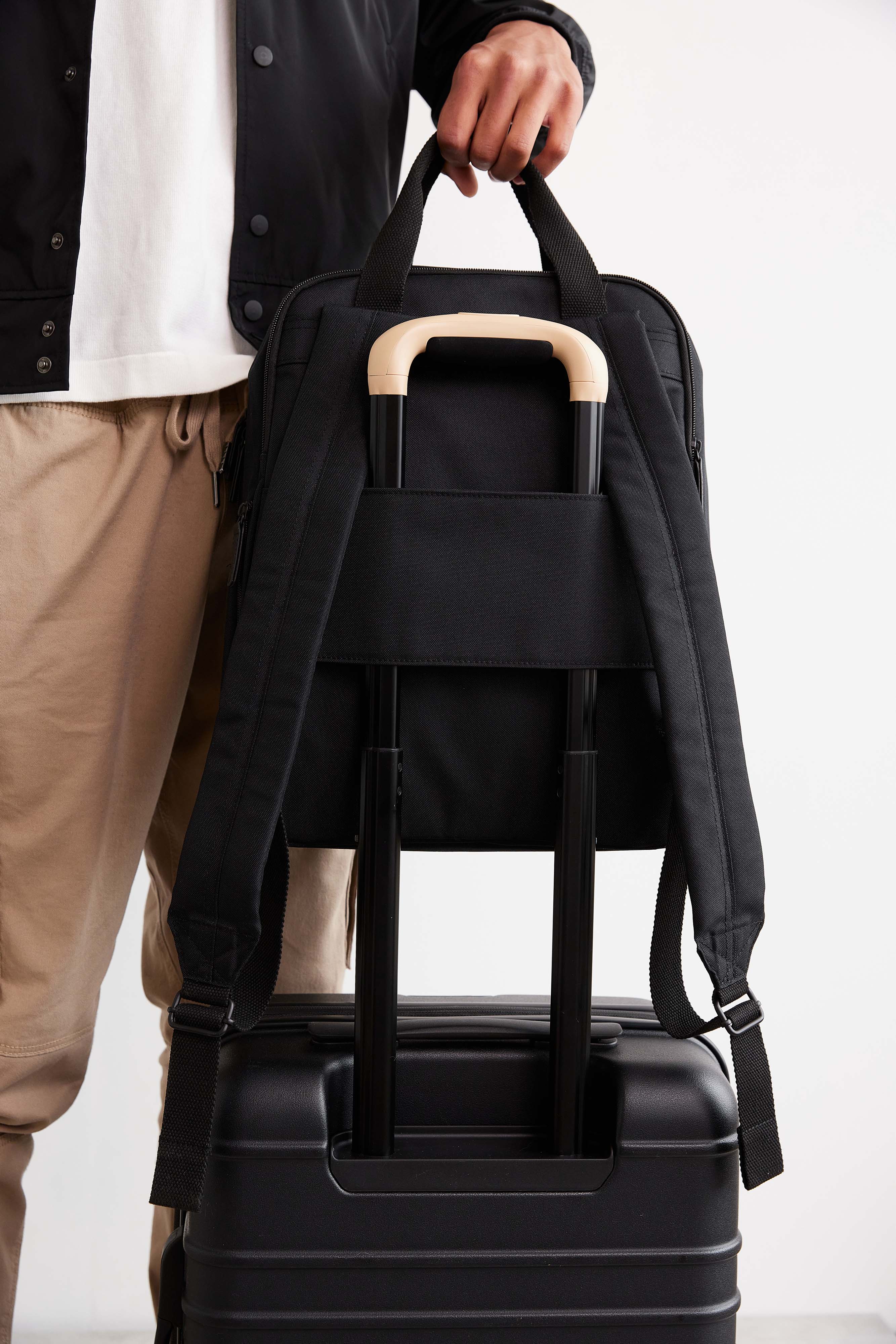 beis-expandable-black-sac-dos-extensible-noir image 7