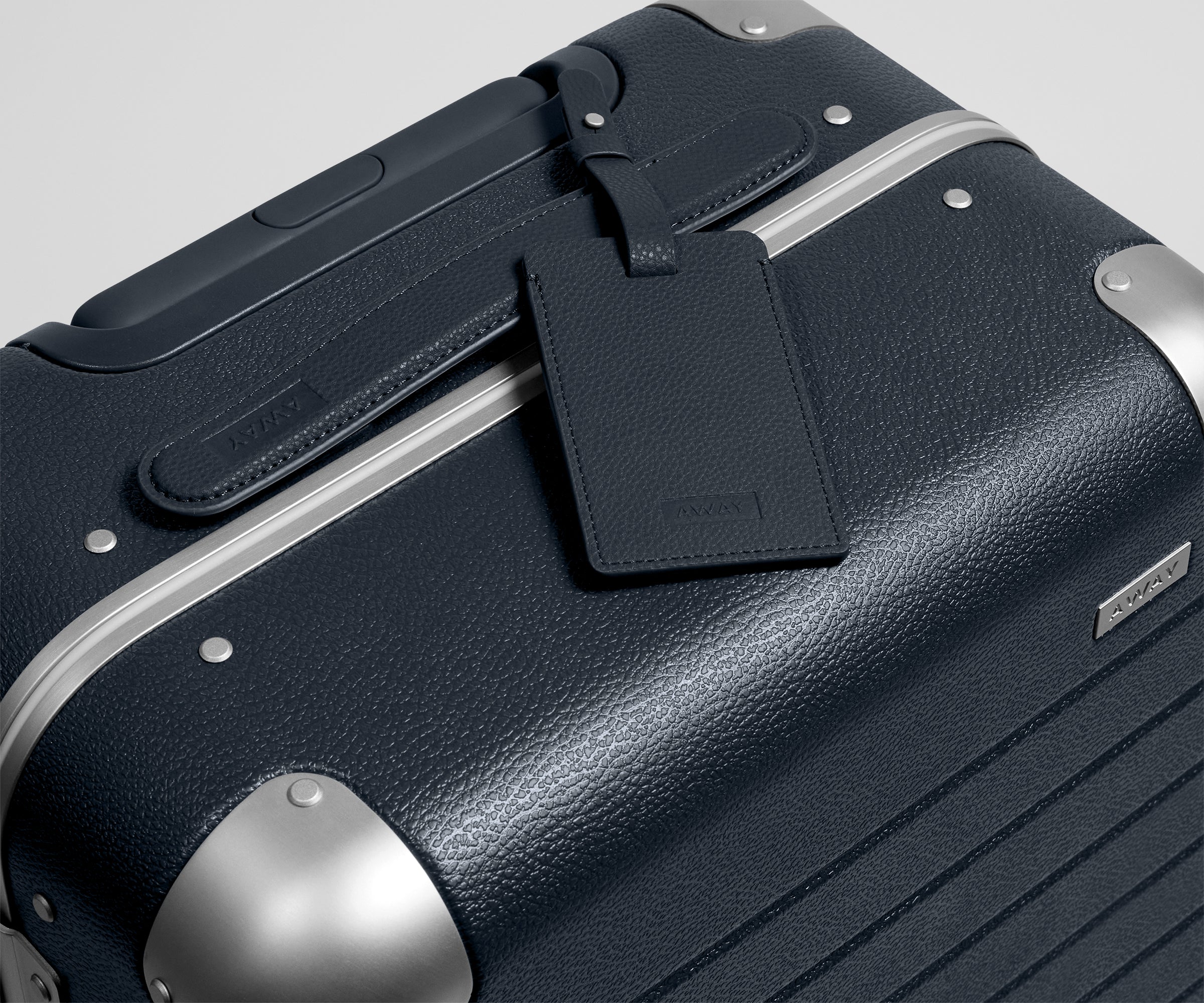 away-aluminum-edge-valise-cabine-navy-blue-rigide image 7