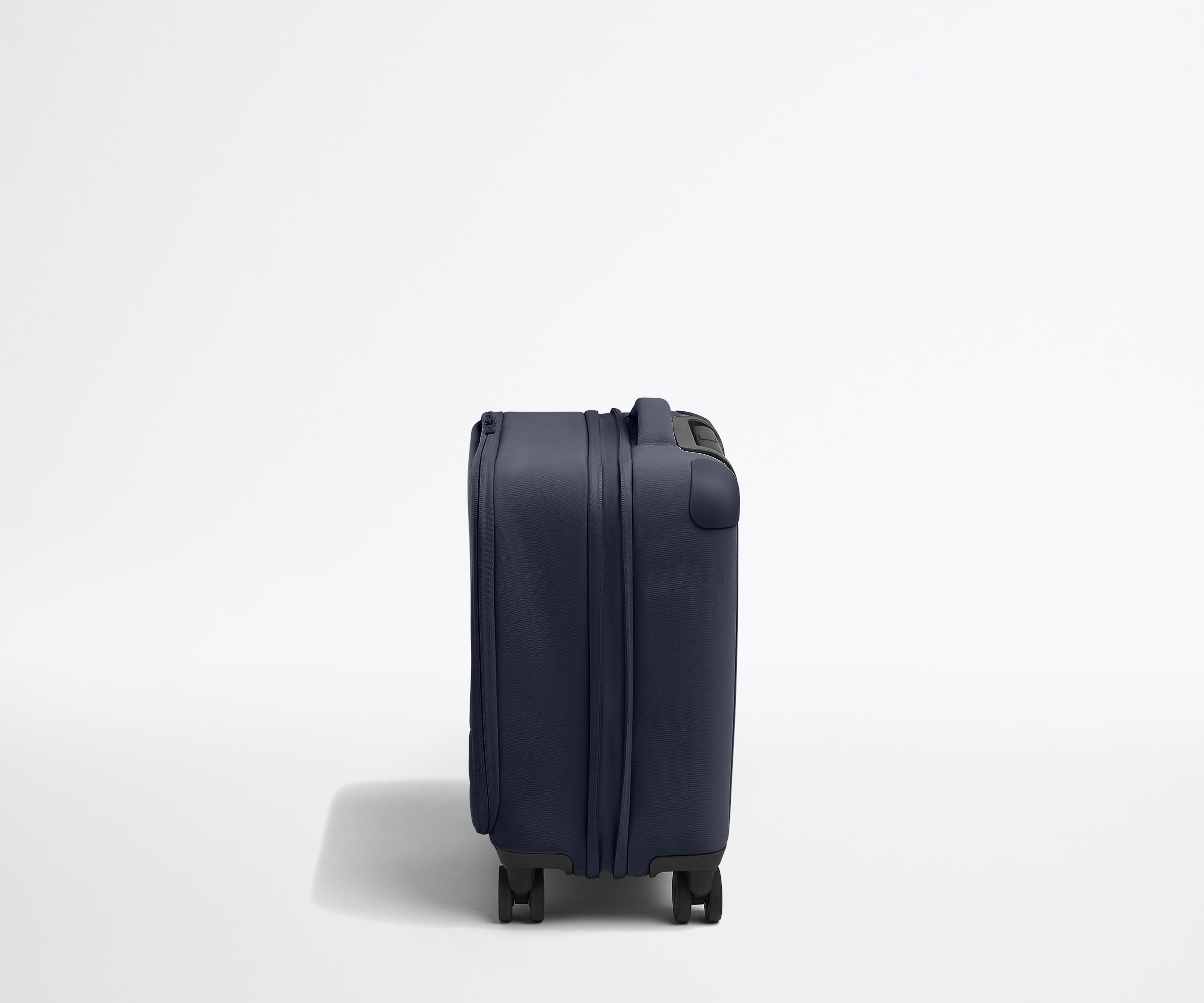 away-softside-compact-carry-on-valise-souple-bleu-marine image 3