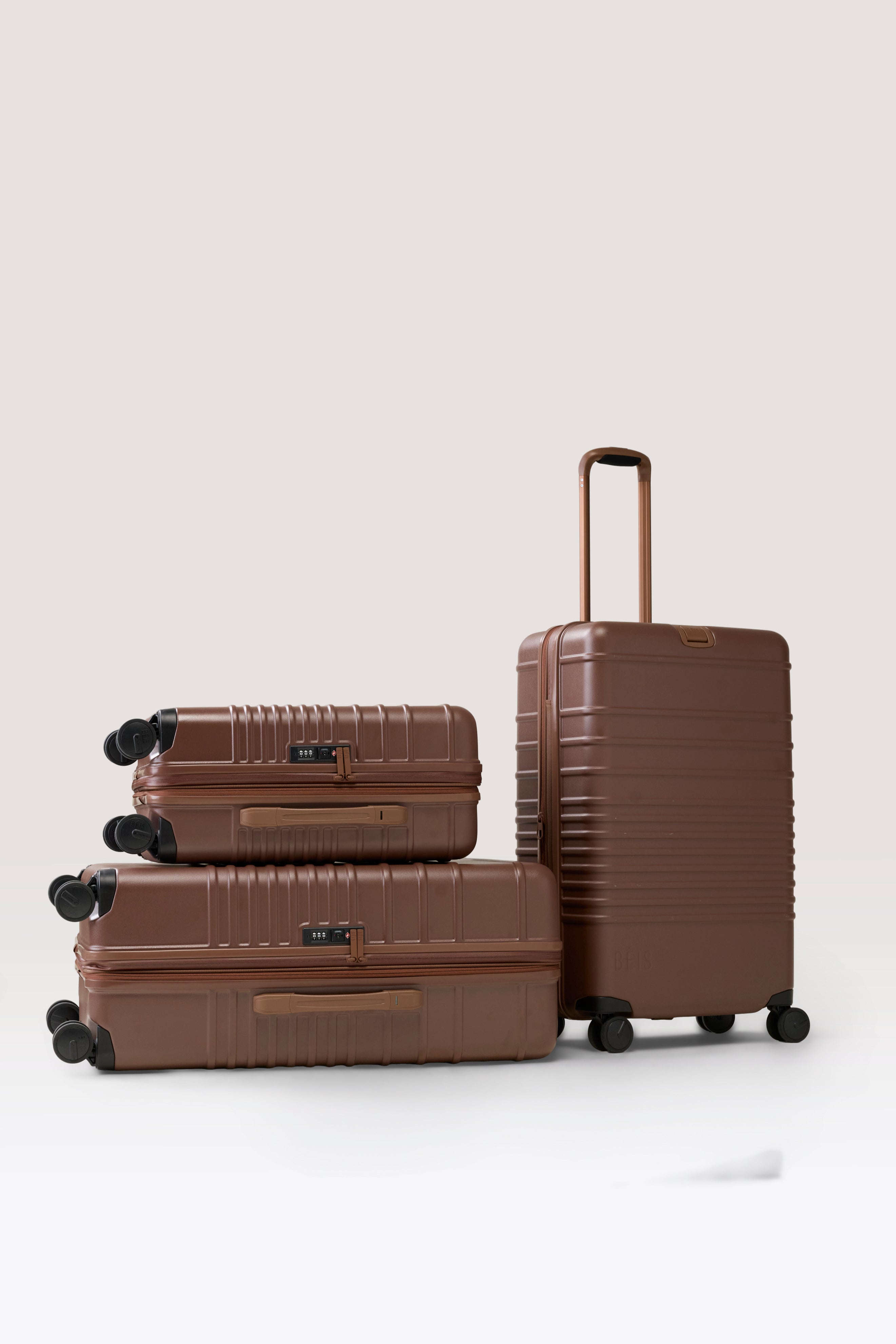 beis-travel-set-3-piece-luggage-set-3-valises-maple image 2