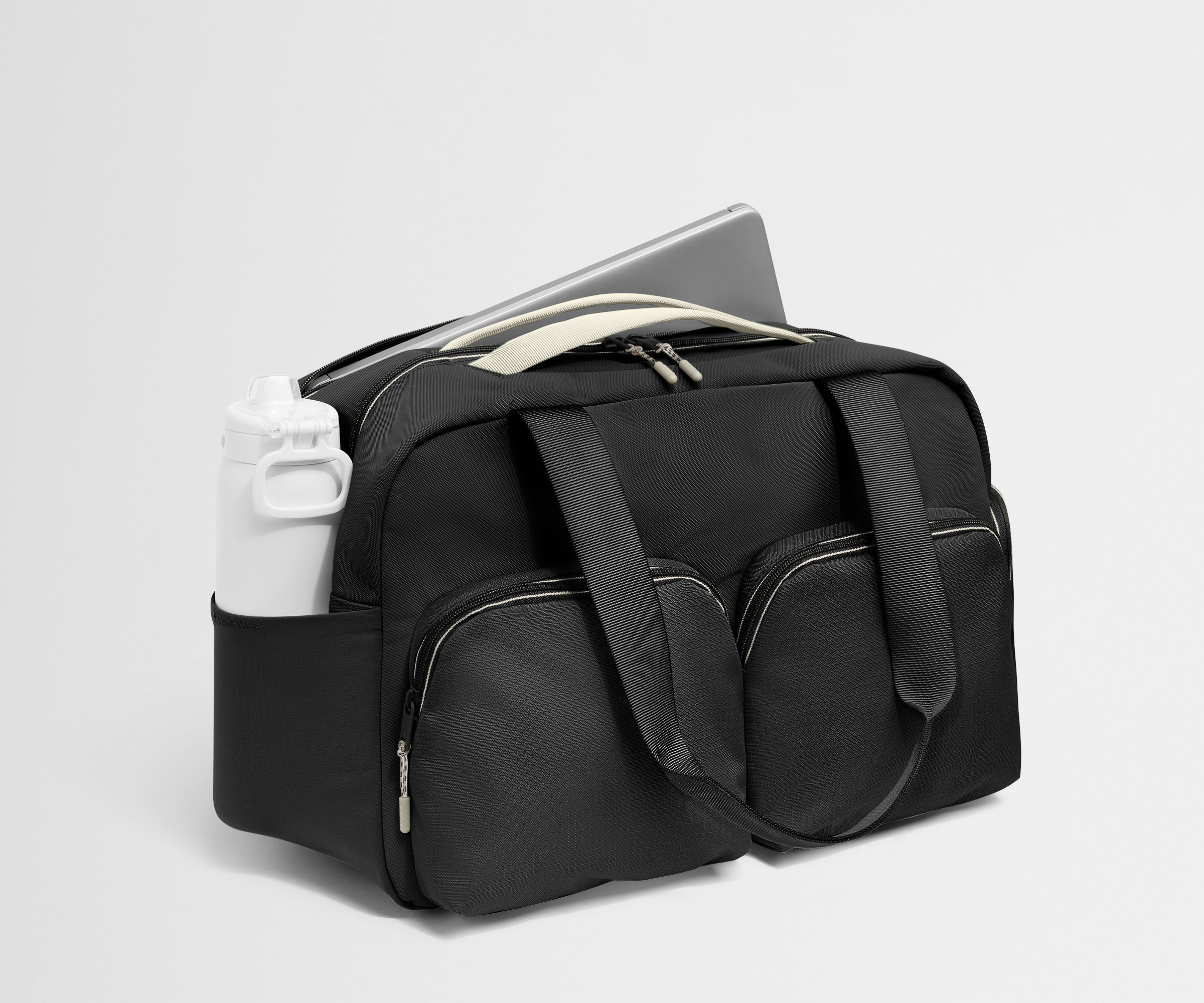 away-gym-bag-sac-de-sport-jet-black-16-pouces image 3