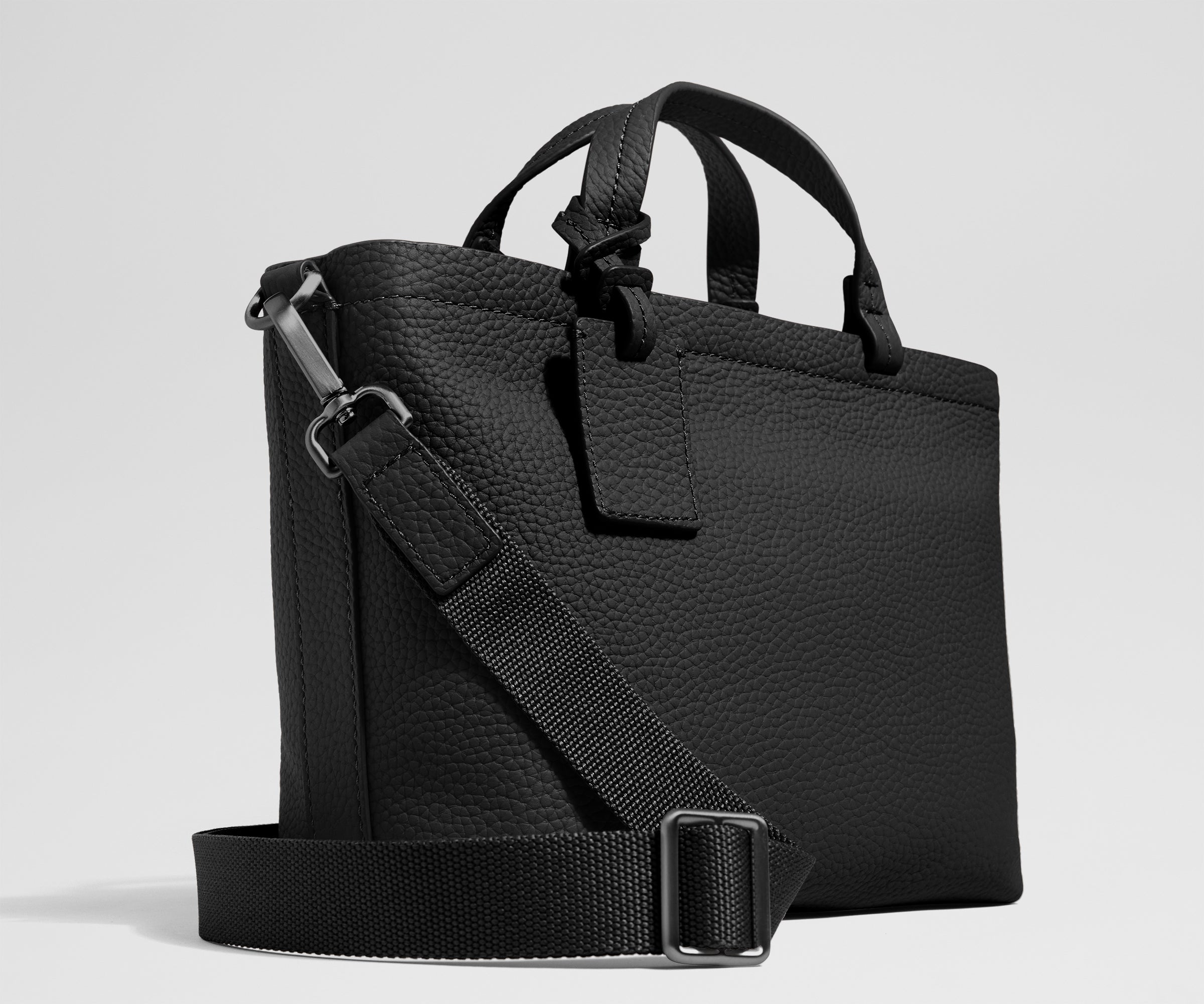 away-crossbody-leather-crossbody-sac-bandouli-re-jet-black-cuir image 2