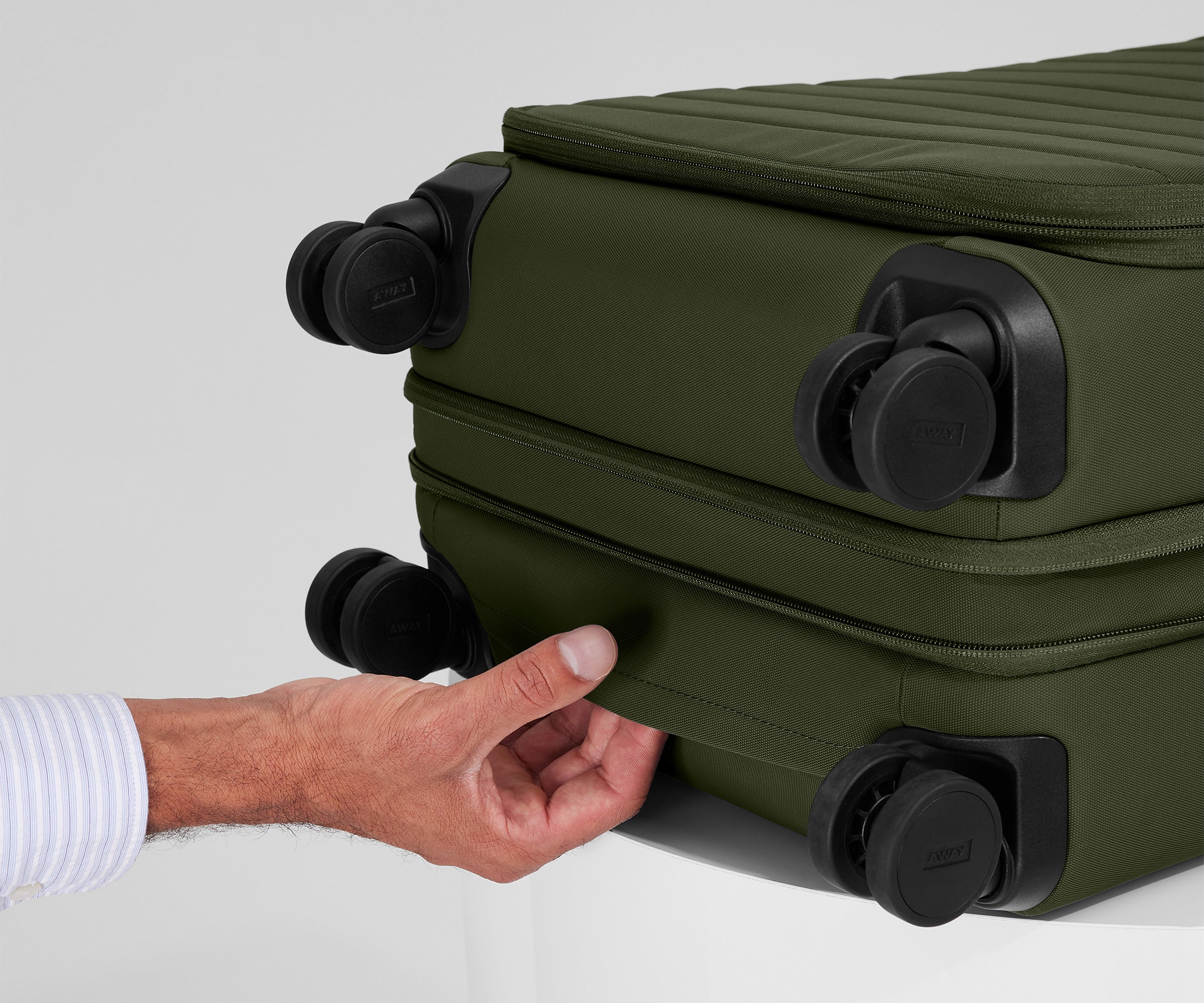 away-bigger-carry-on-valise-cabine-vert-olive-souple image 8