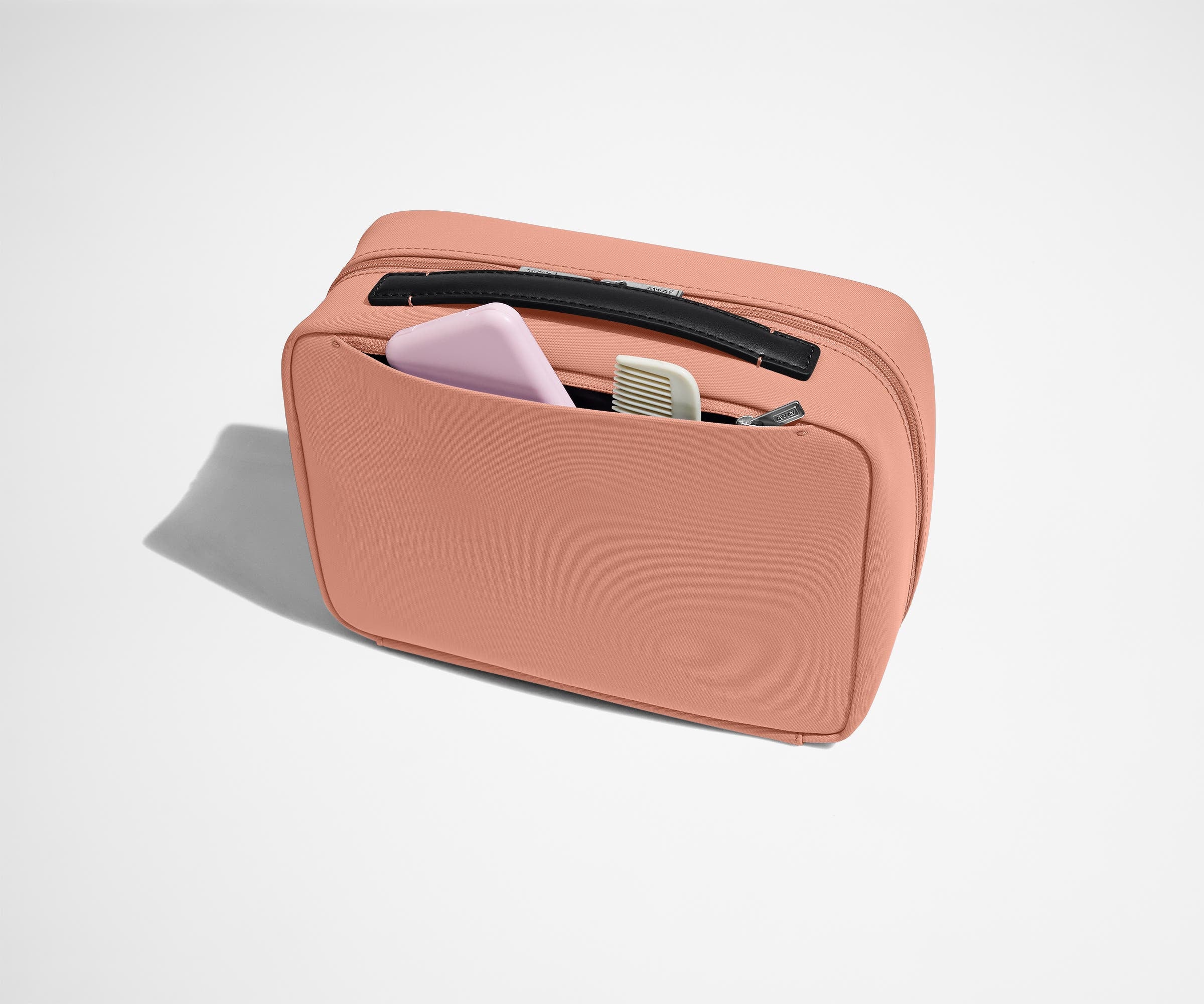 away-toiletry-the-hanging-toiletry-bag-trousse-rose image 5