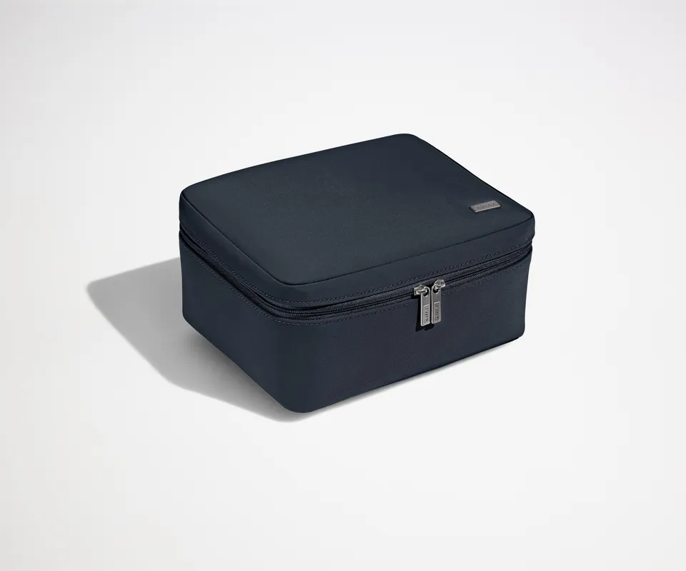 away-cosmetics-trousse-toilette-navy-blue image 1
