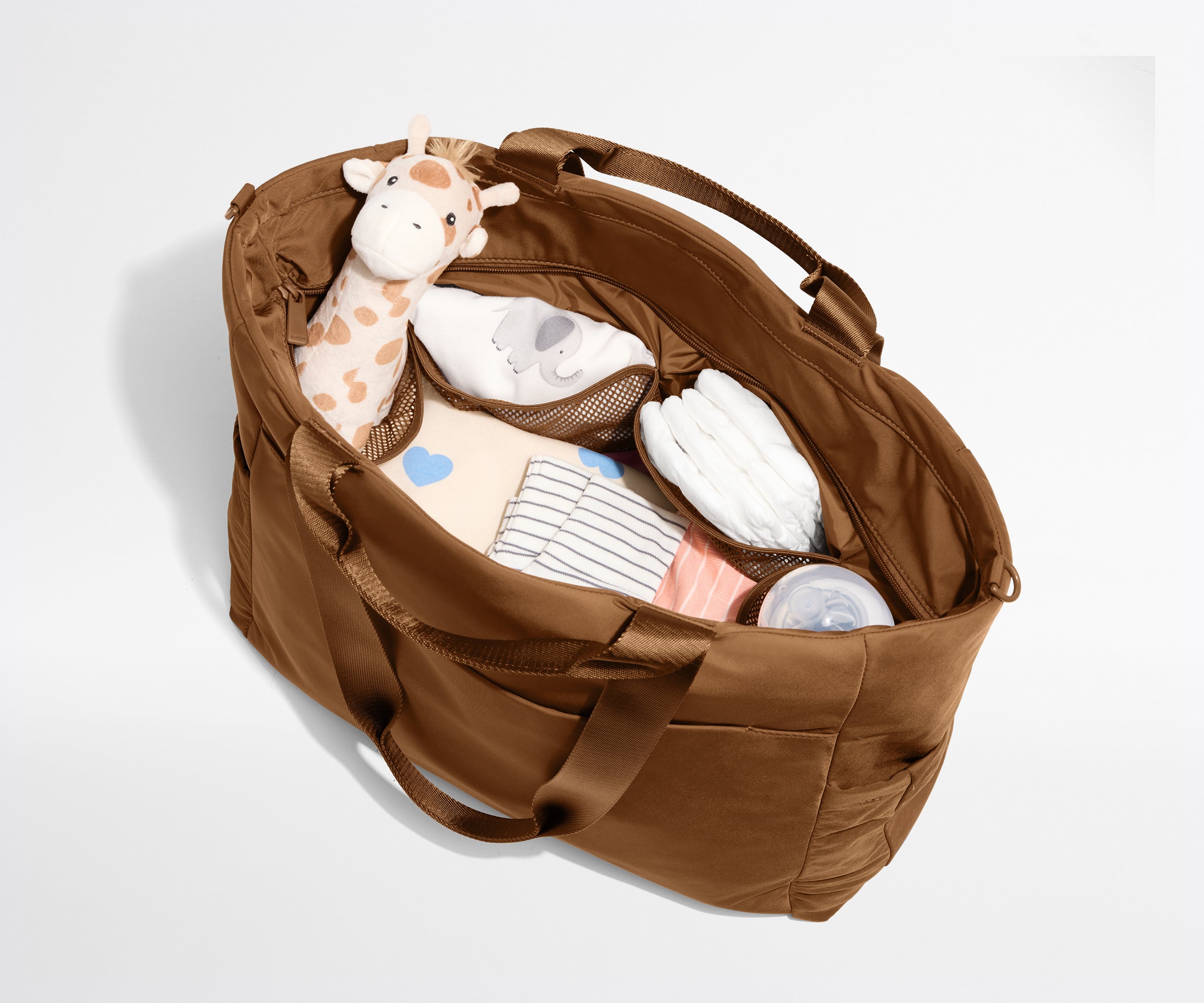 away-featherlight-diaper-tote-sac-langer-amaro-brown image 5