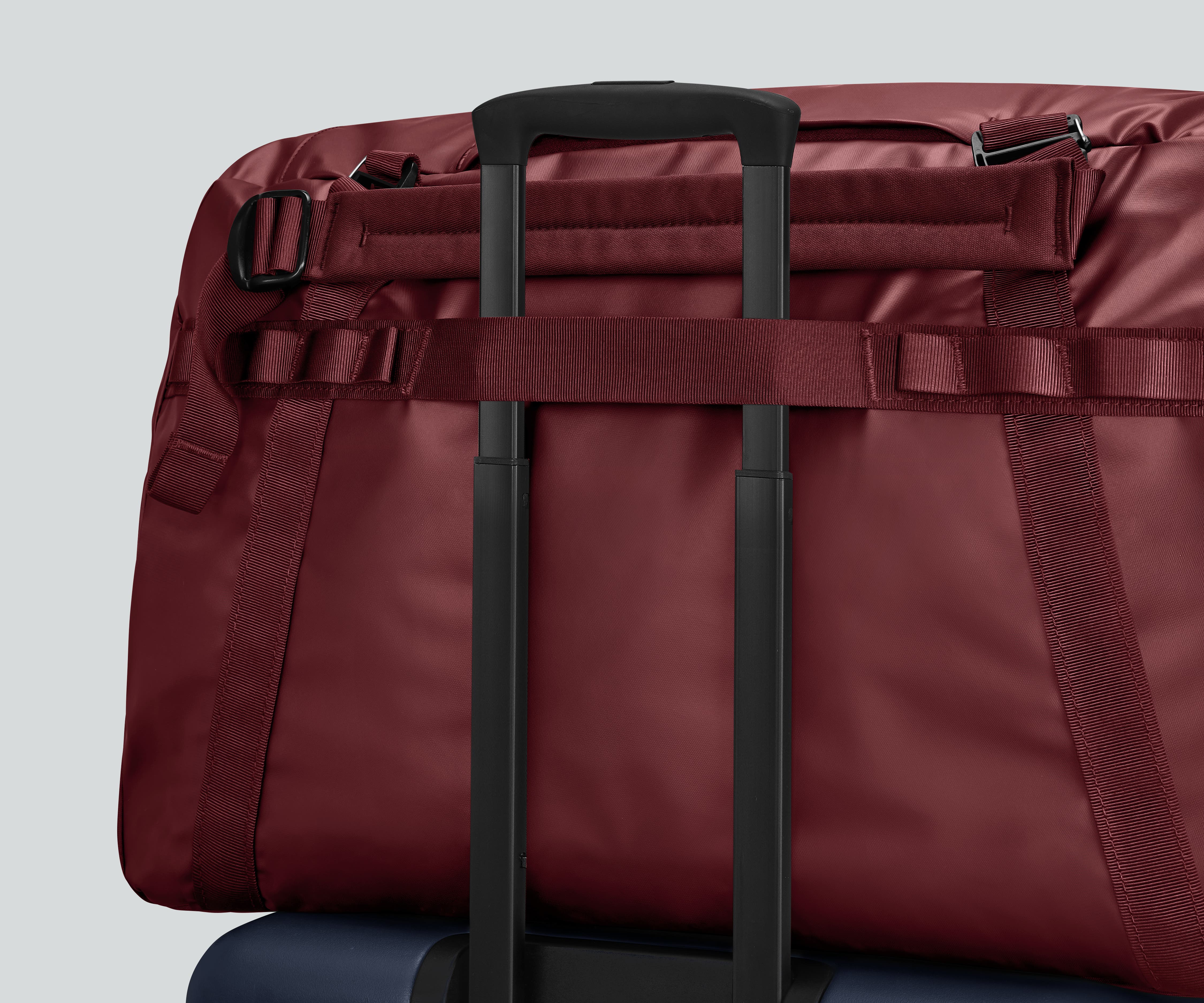 away-active-duffle-70l-sac-voyage-burgundy-red image 5