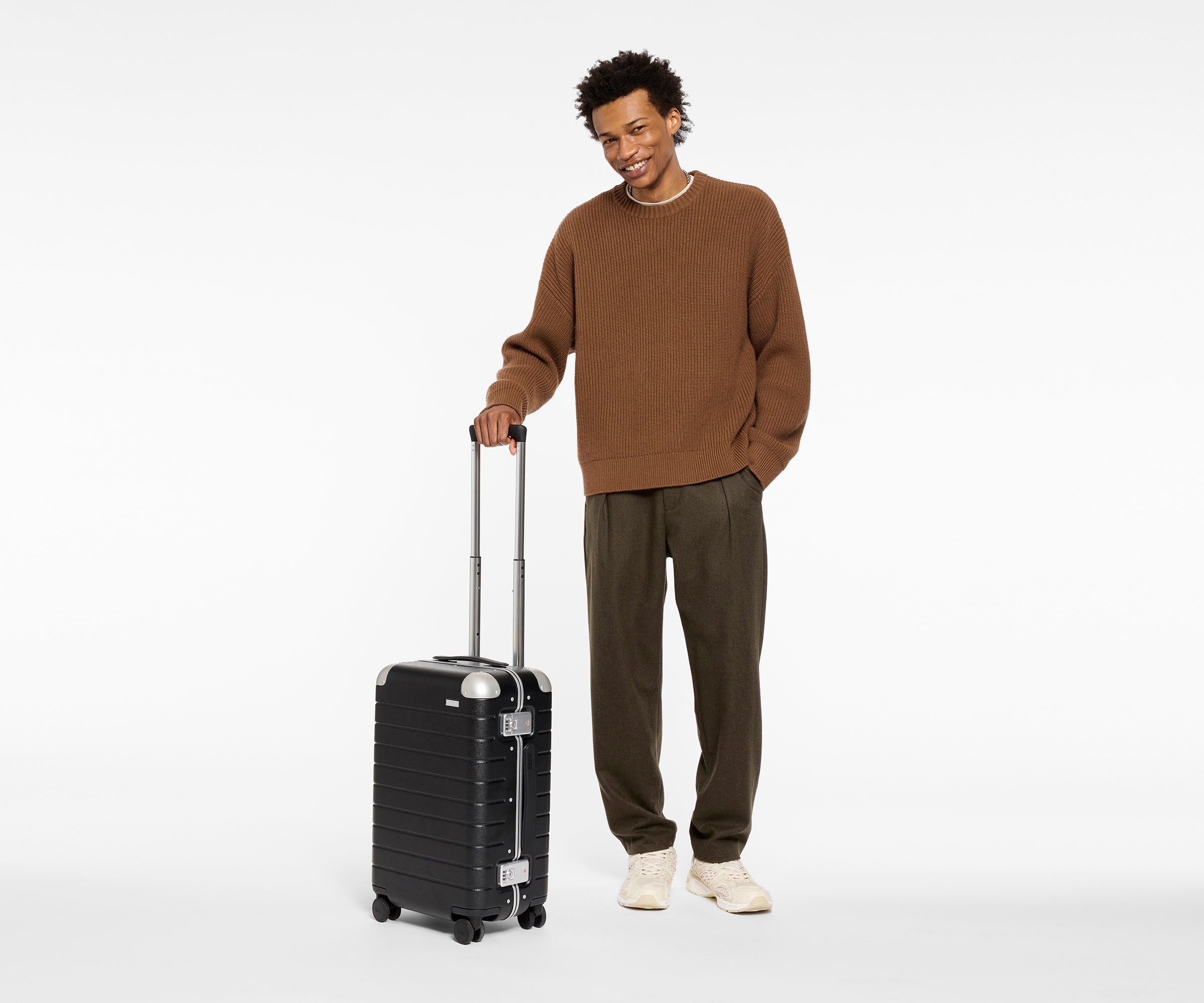away-aluminum-edge-carry-on-valise-cabine-alu-noir-jet-black image 4