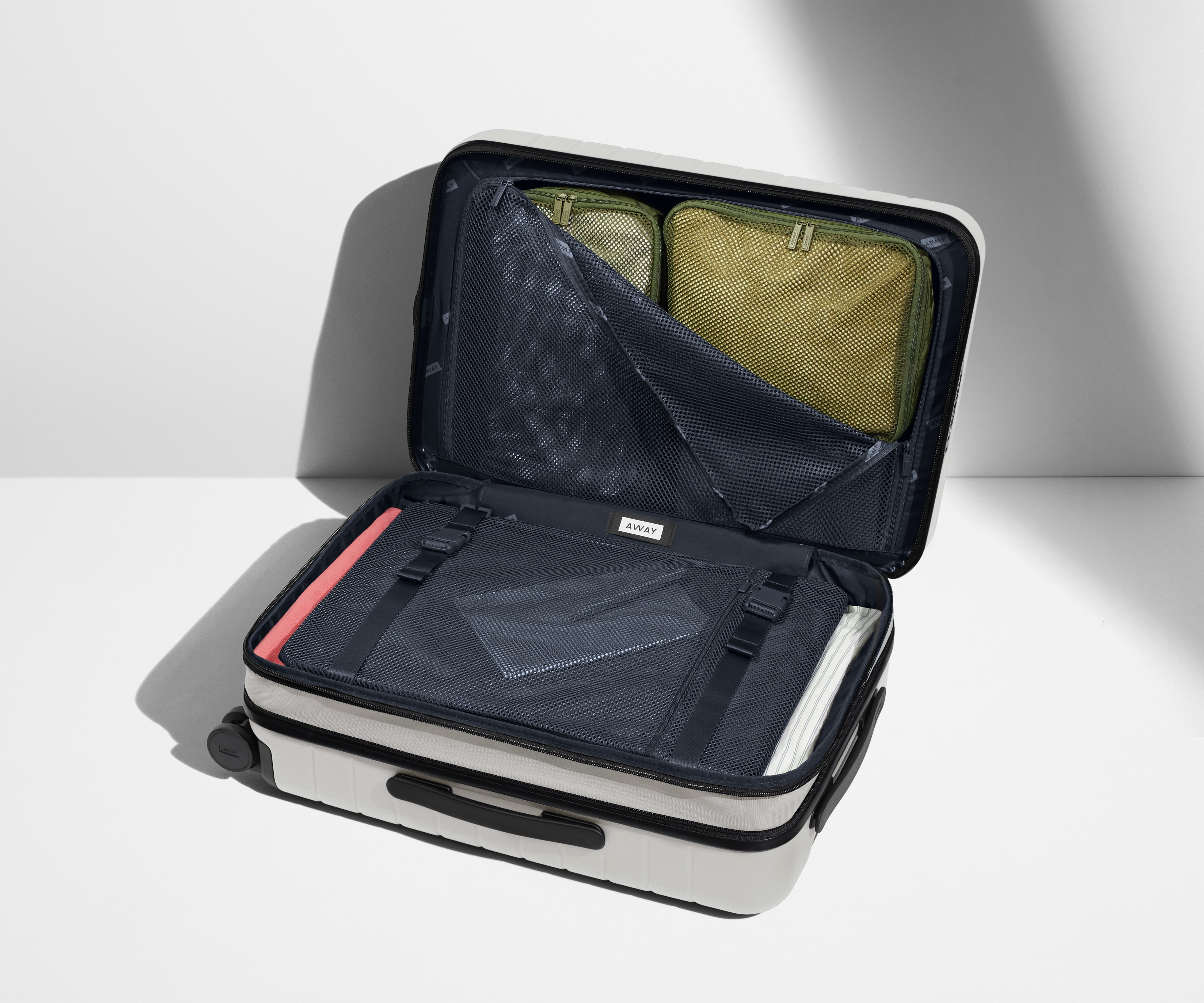 away-bigger-carry-on-flex-valise-cabine-cloud-gray-extensible image 6