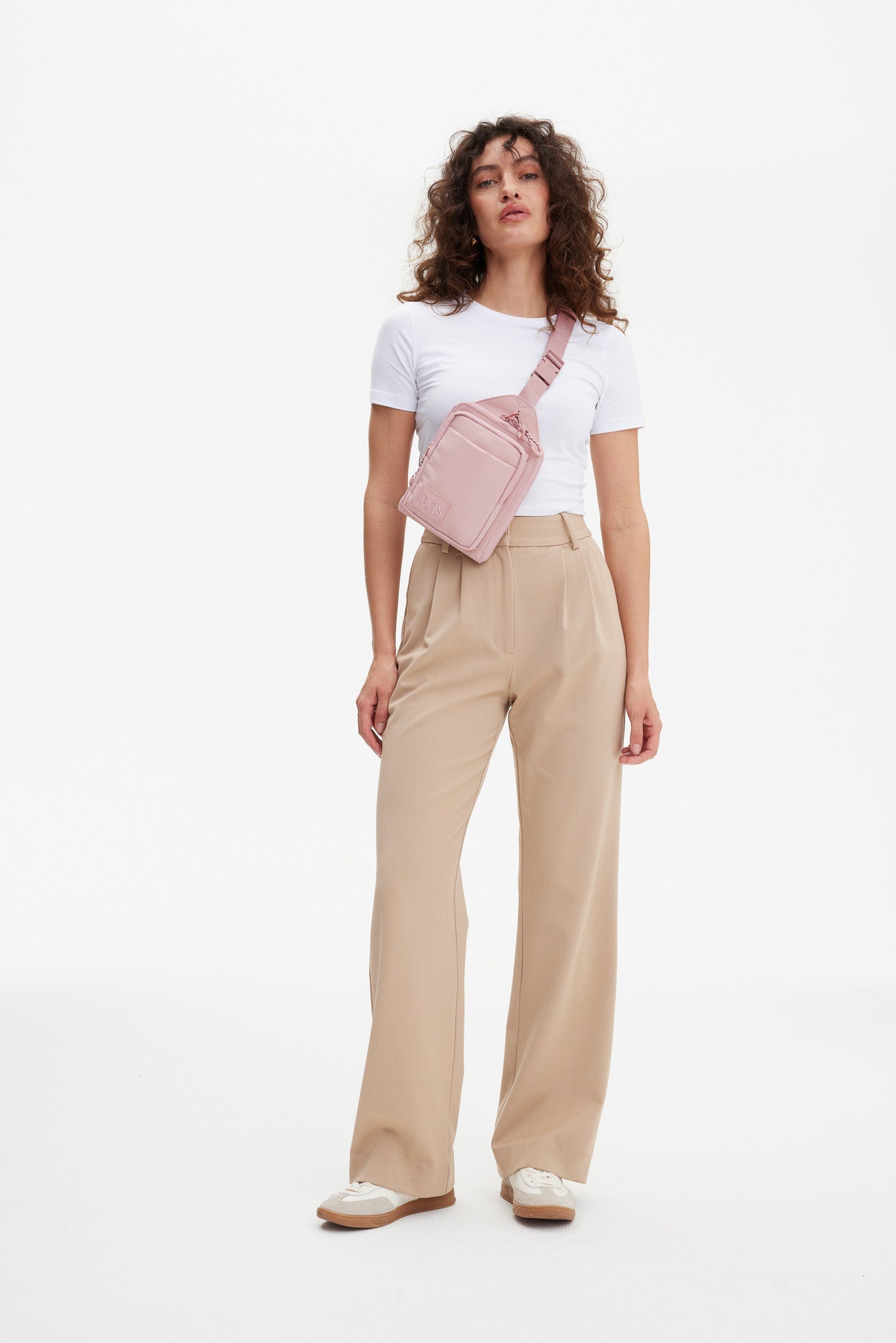 beis-the-sport-sling-sac-bandouli-re-atlas-pink-poche-gourde image 5