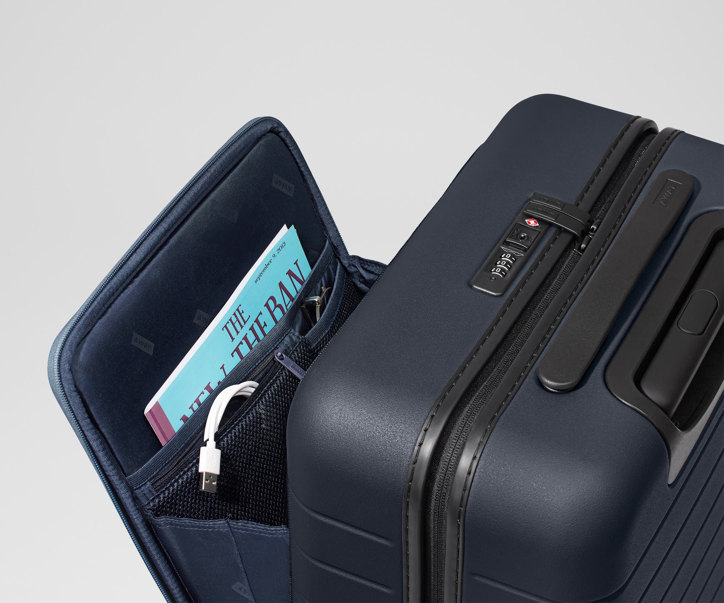 away-executive-carry-on-valise-cabine-bleu-marine-laptop image 6