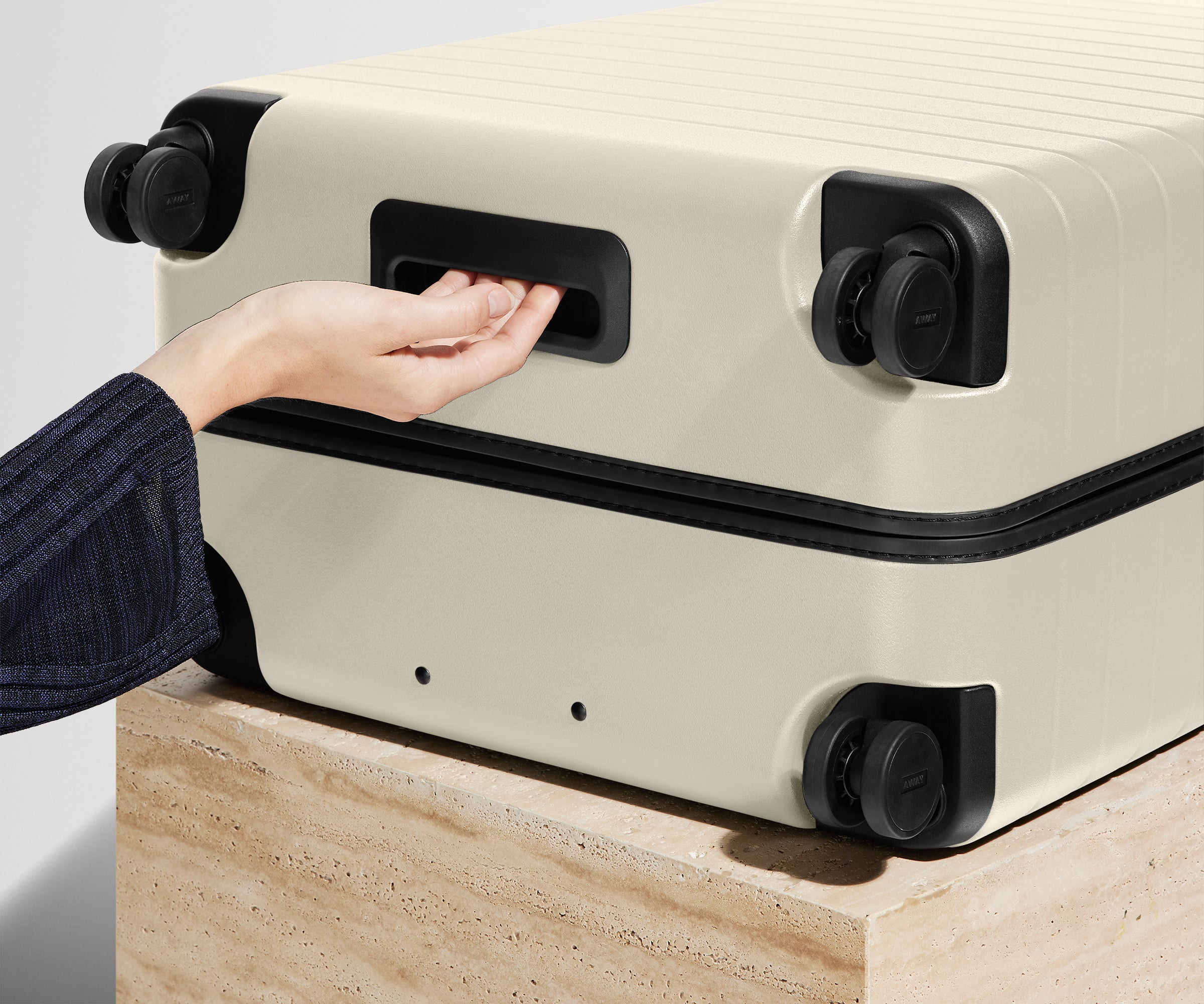 away-the-large-valise-soute-blanc-sel-rigide image 5
