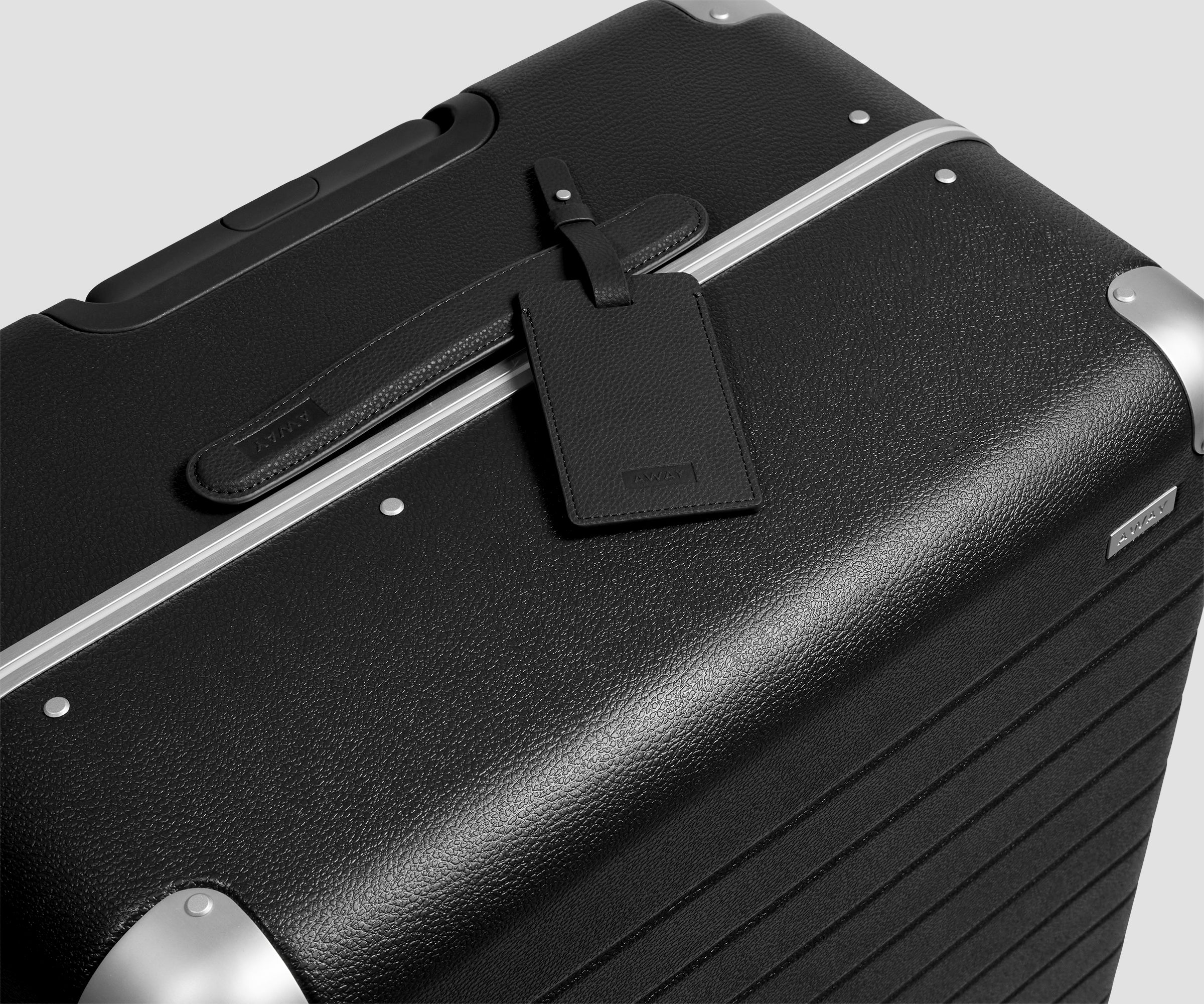 away-aluminum-edge-medium-valise-soute-noir-jet-black-aluminium image 7