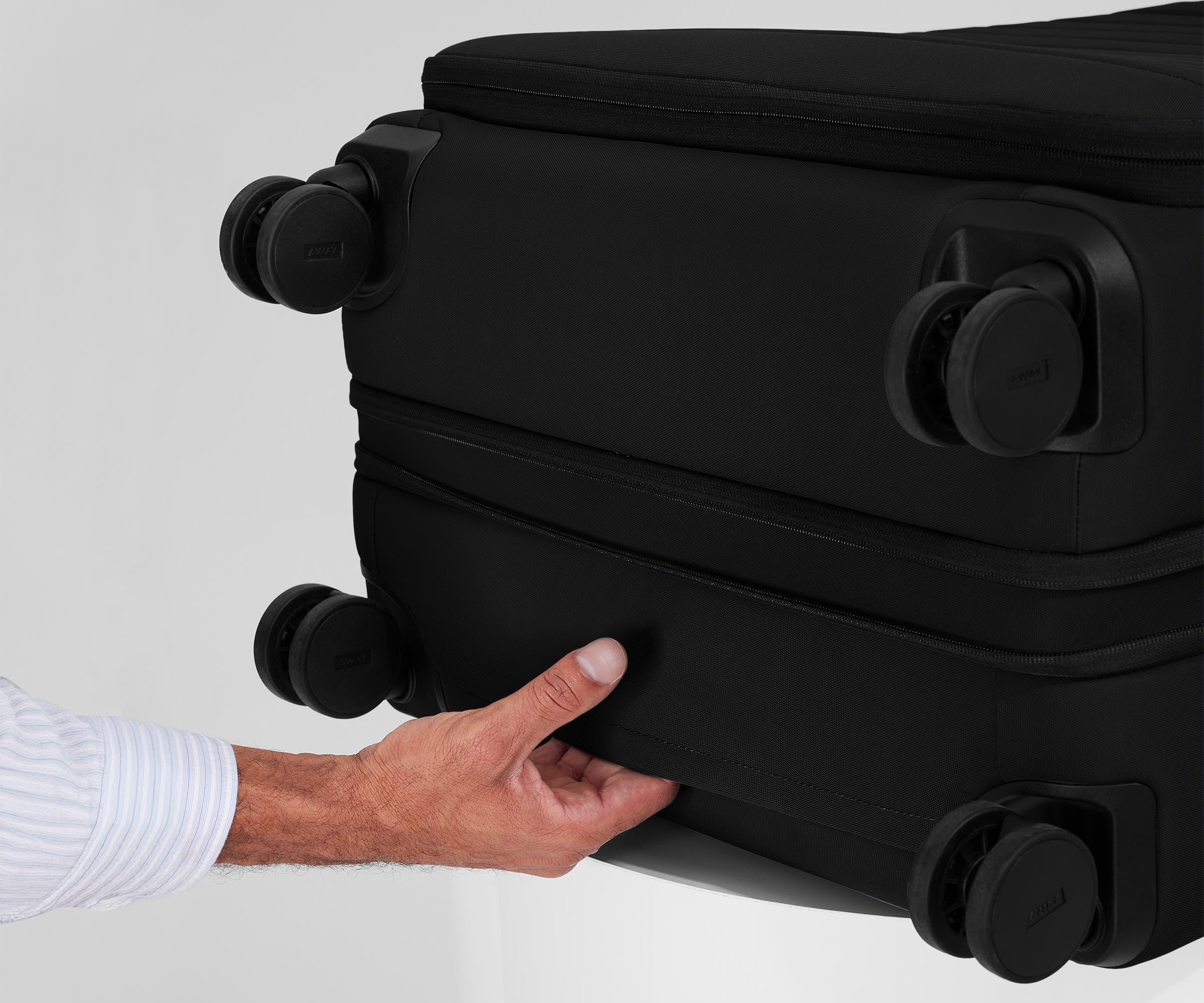 away-softside-large-valise-soute-jet-black-nylon-extensible image 8
