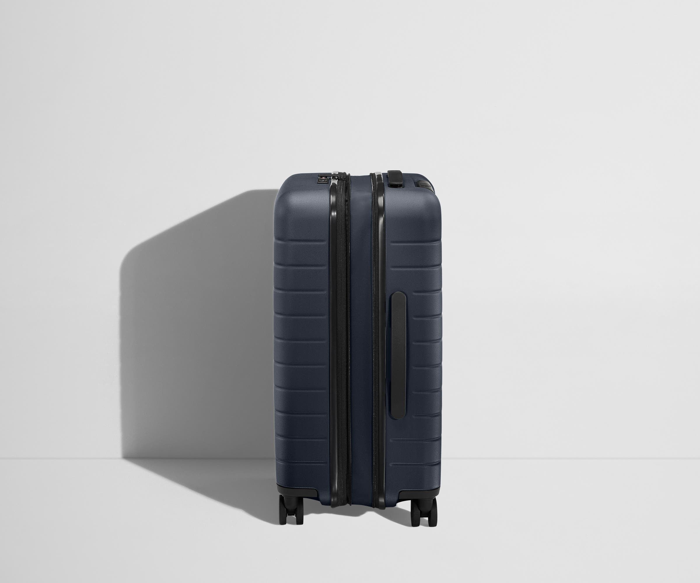 away-bigger-carry-on-flex-valise-cabine-navy-blue image 3