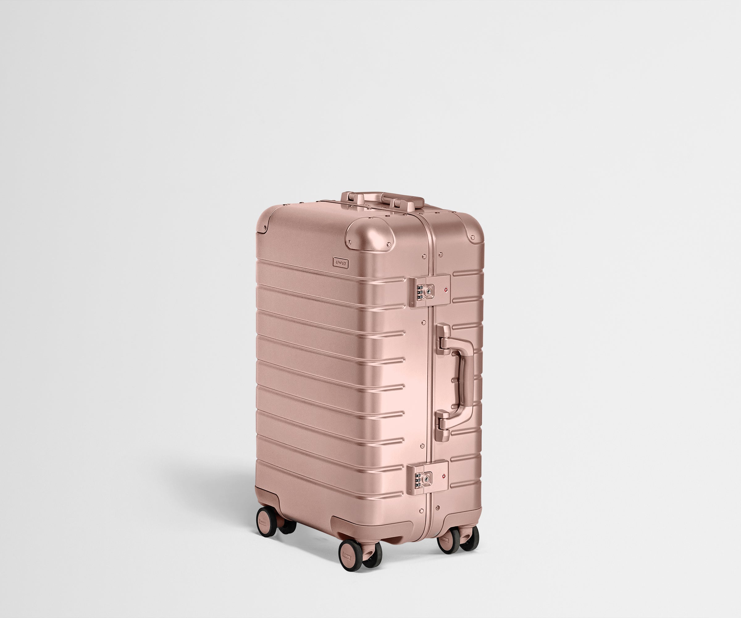away-bigger-carry-on-aluminium-valise-cabine-or-rose image 2