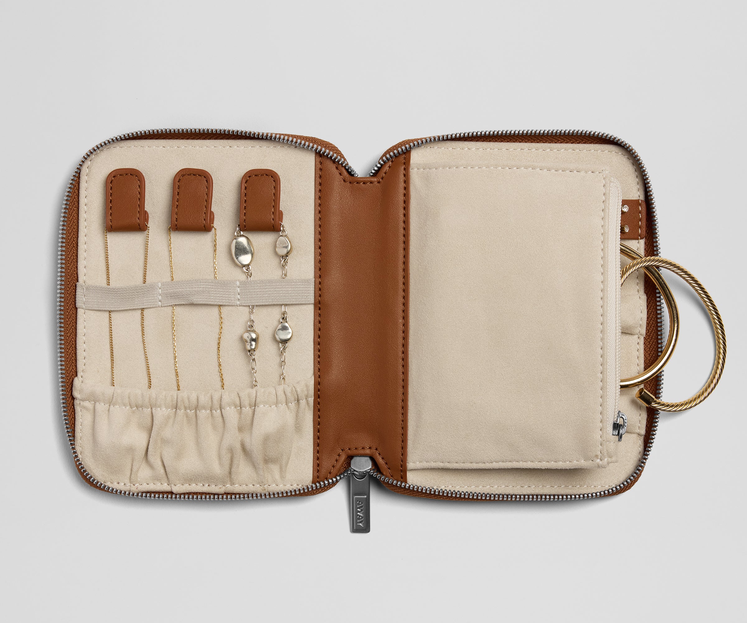 away-slim-jewelry-organizer-pochette-bijoux-marron-cuir image 2