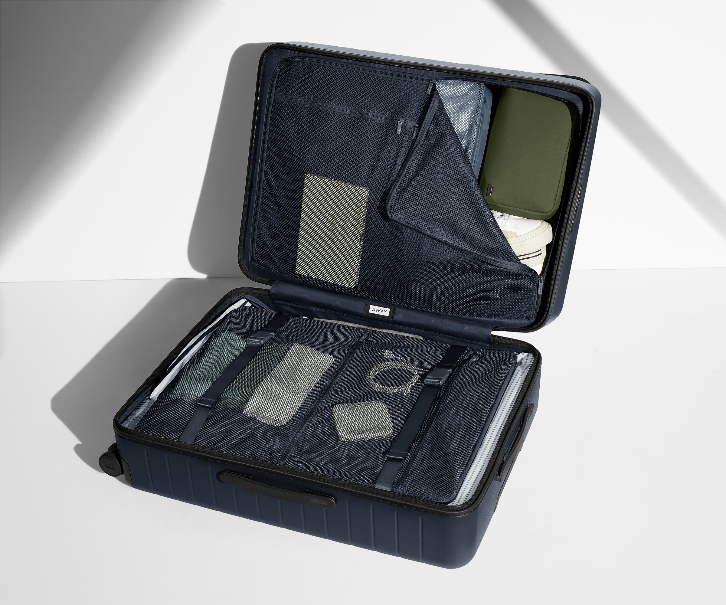 away-large-valise-soute-navy-blue-coque-rigide image 4